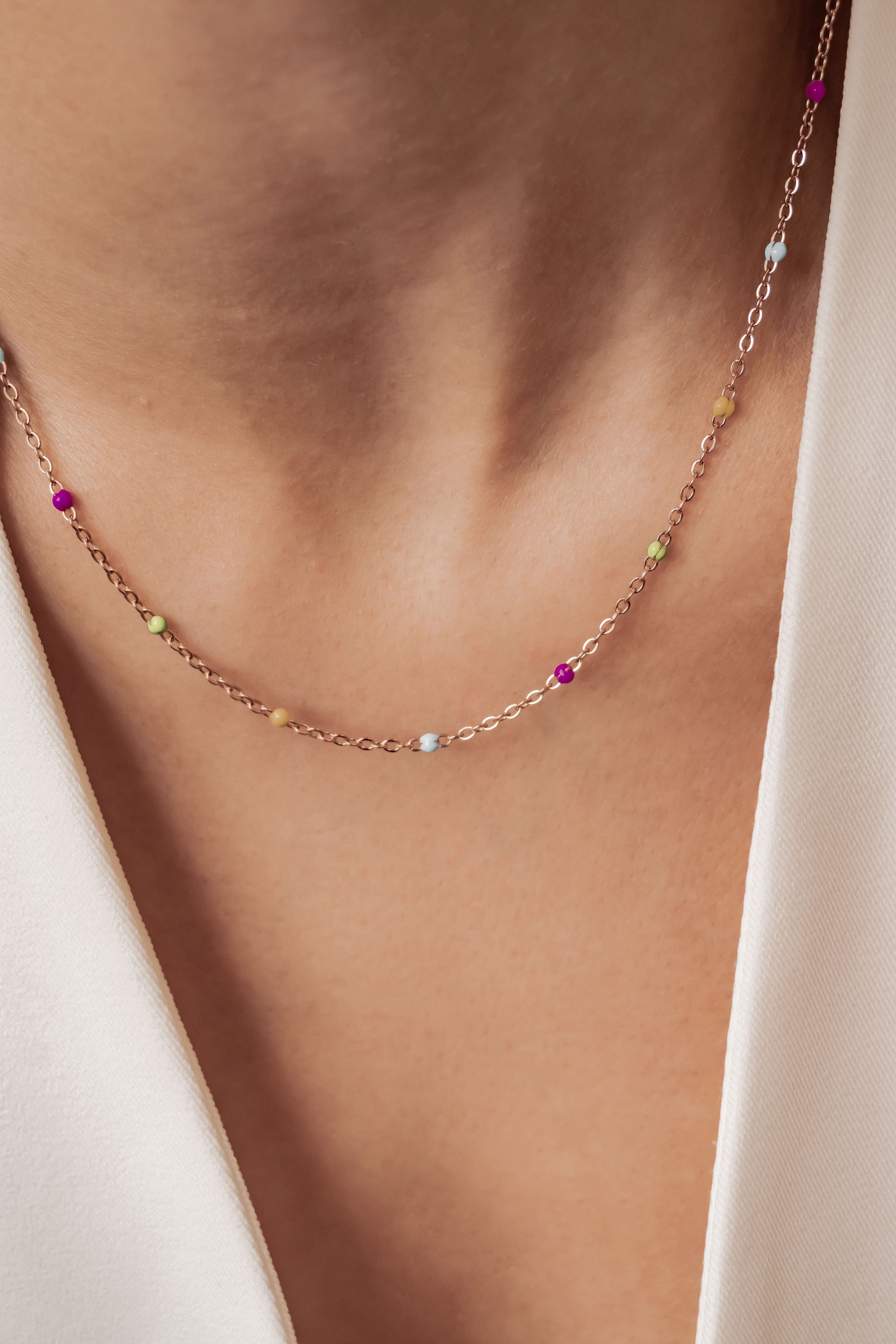 Hey Happiness Charm-Kette Farbharmonie, wasserfeste Halskette, Farbfrohe Edelstahl Kette Damen mit bunten Perlen