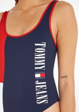 Tommy Hilfiger Swimwear Badeanzug TH ONE PIECE RUNWAY (EXT SIZES) Mit Tommy Hilfiger-Branding