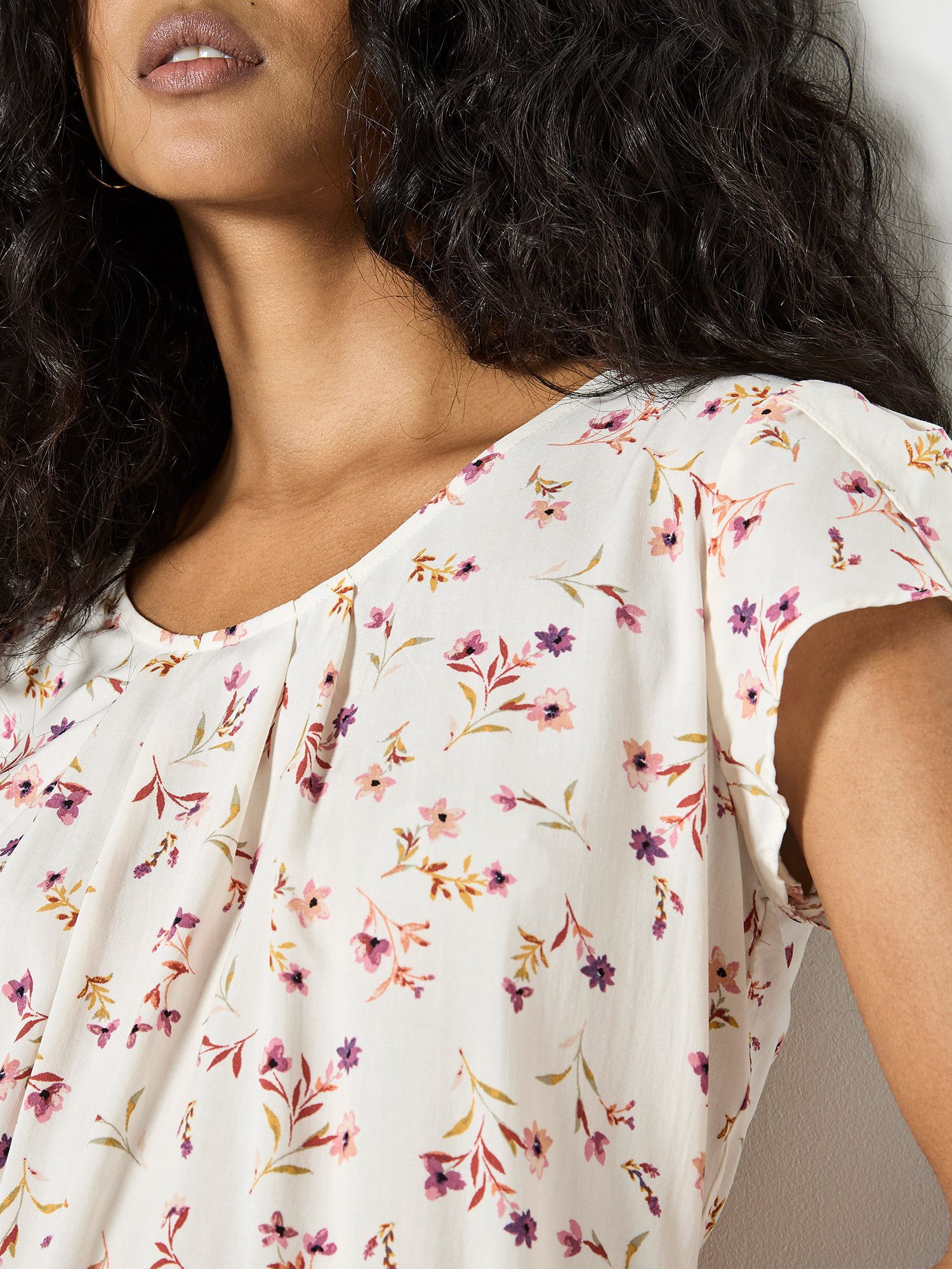 Apricot T-Shirt Leichtes Oberteil mit kleinem Blumenmuster