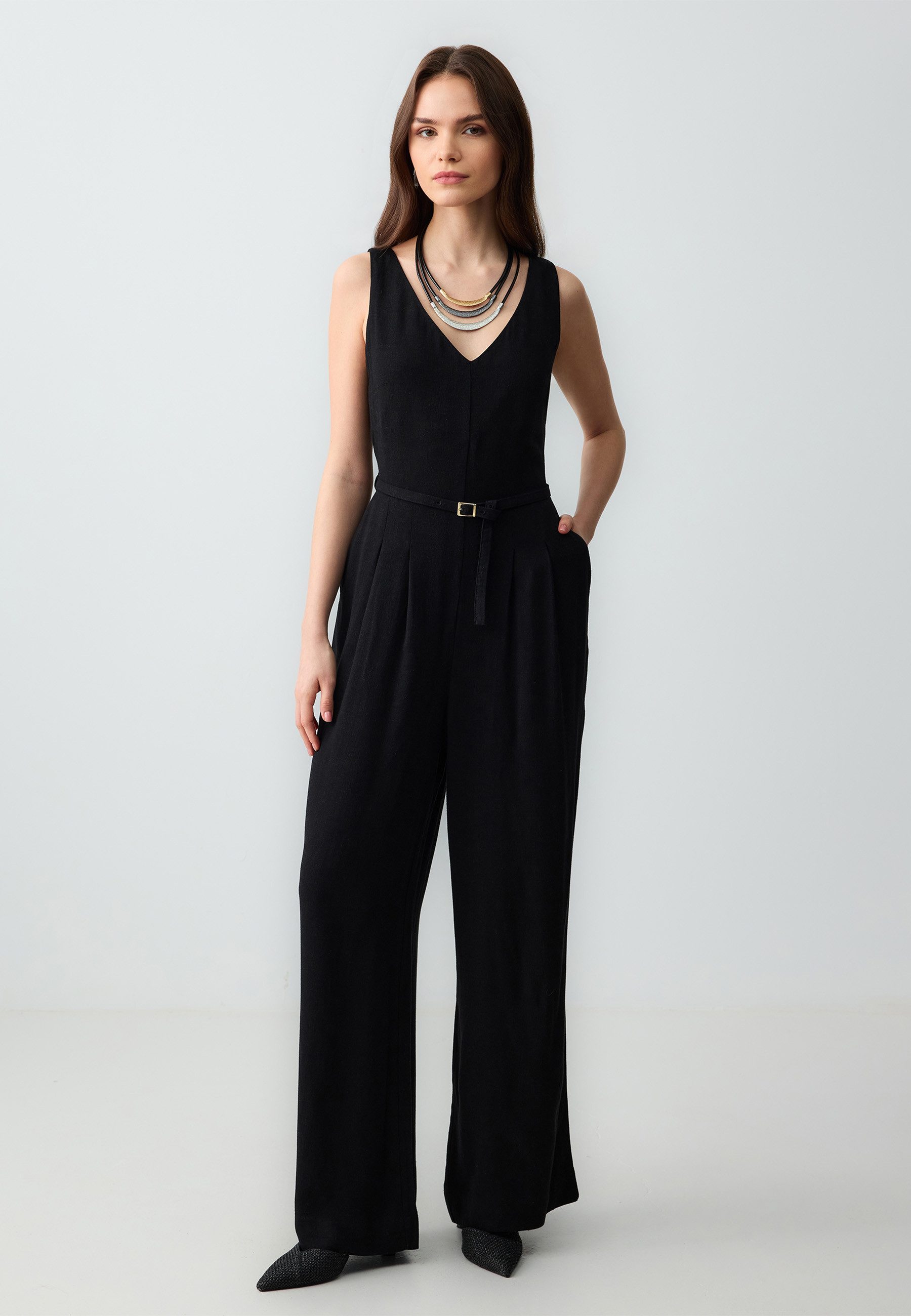 Jumpsuit Gerade Geschnittener Ärmelloser Jumpsuit Aus Gewebtem Leinen Mit Gürte