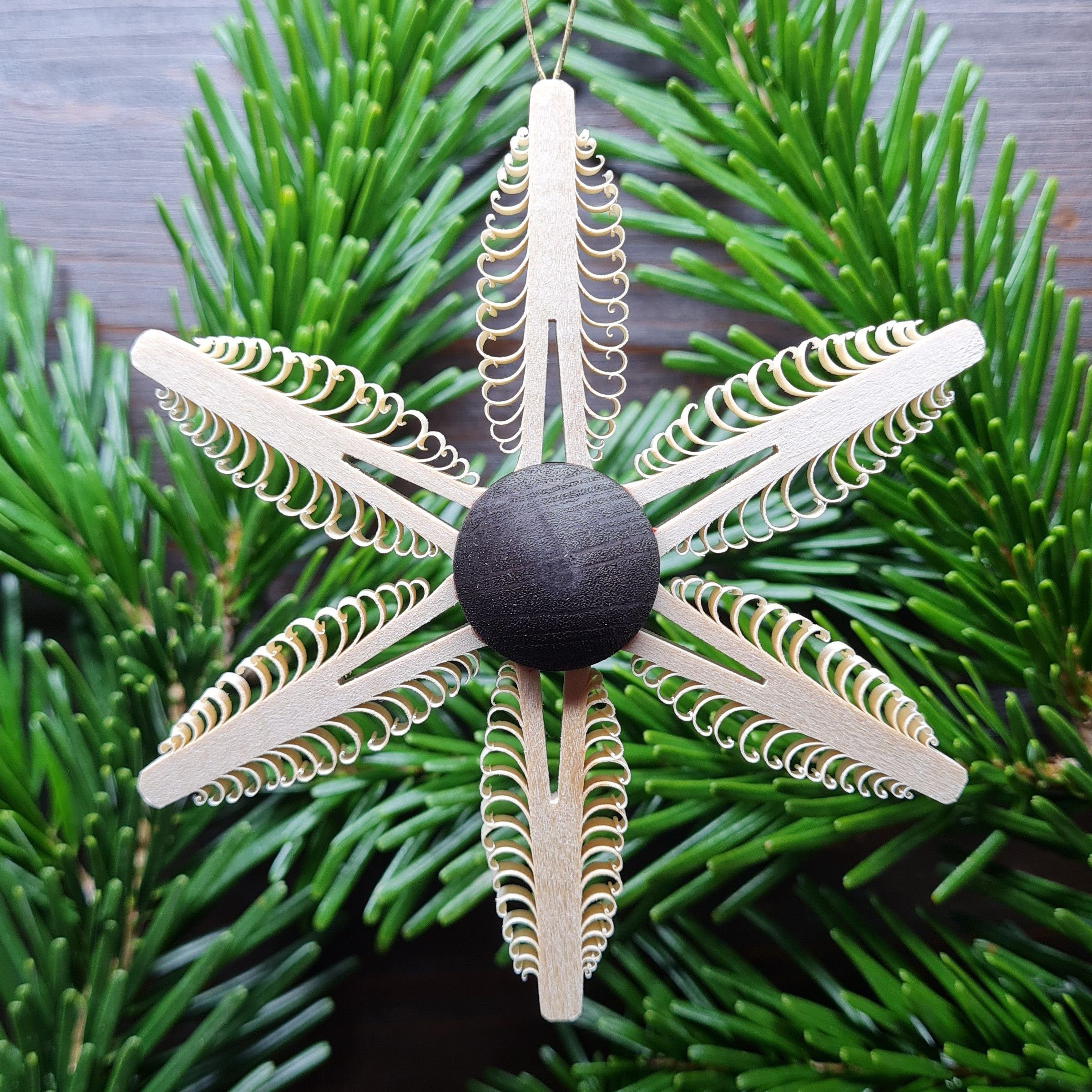 Christbaumschmuck Christbaumschmuck Spanstern braun 6 Bäumchen geschlitzt ø 9,5 cm, aus gestochenen Span