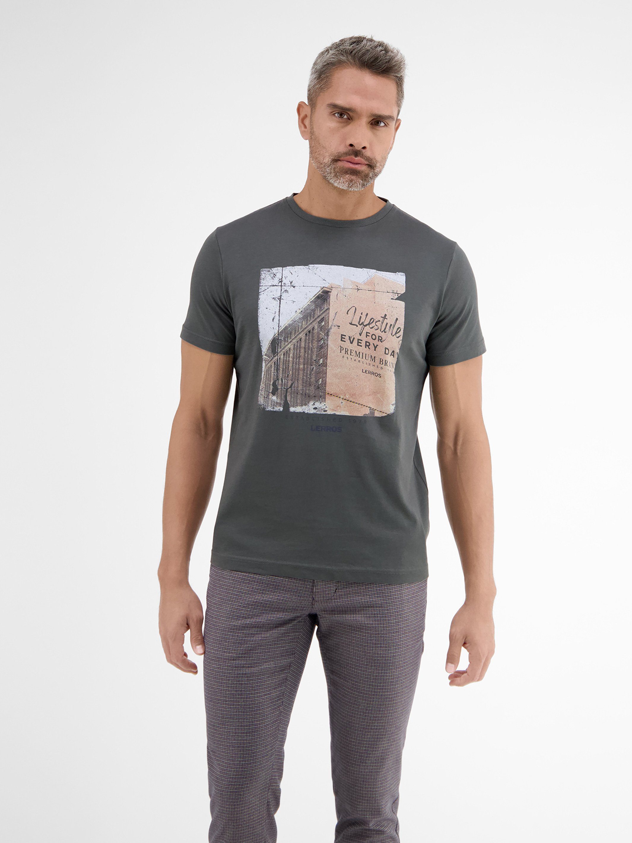 LERROS T-Shirt LERROS T-Shirt mit CHILLED Fotoprint OLIVE