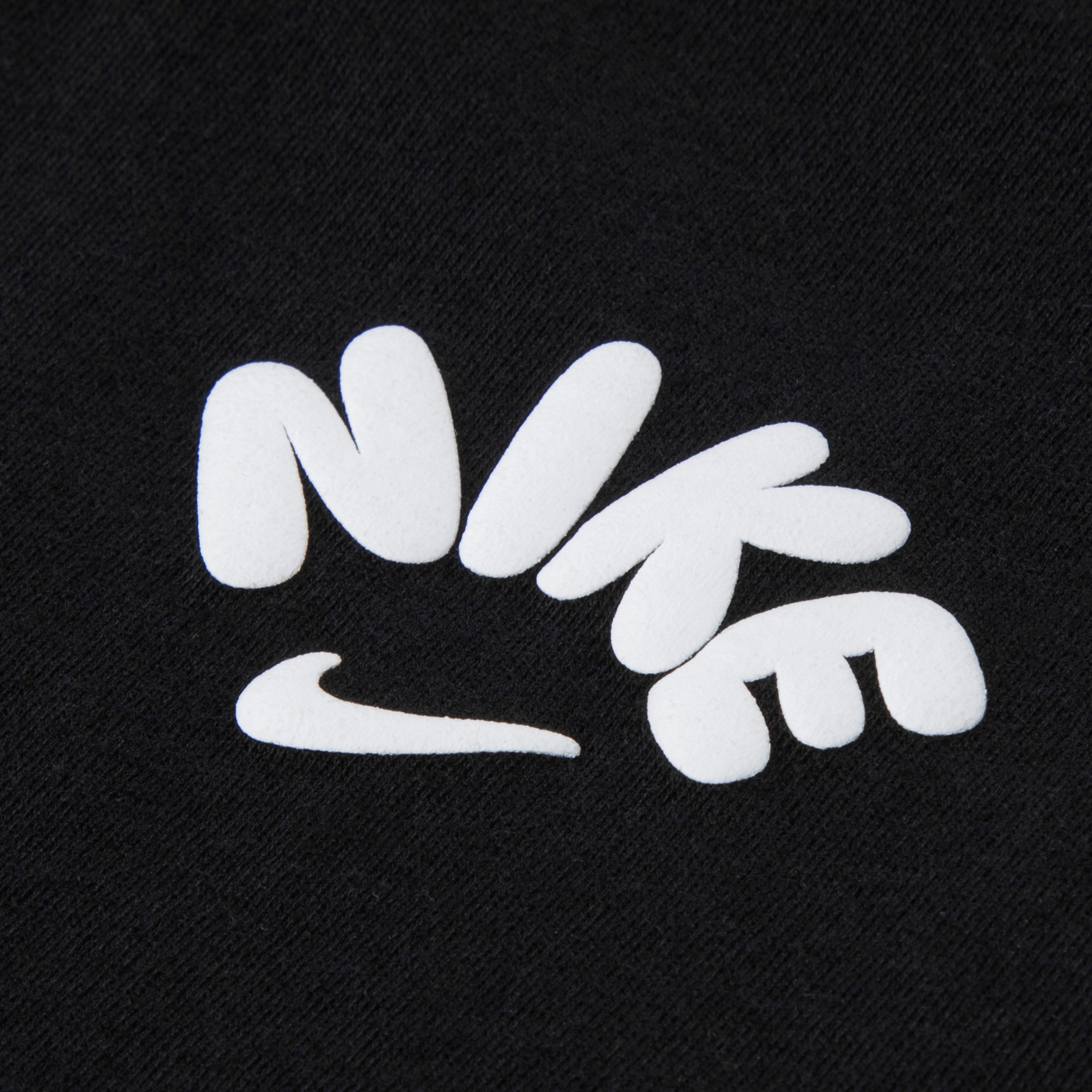 Nike Sportswear T-Shirt NKG BOLD PLAY BOXY TEE mit großem Rückendruck, sportlicher Stil, T-Shirt-Schnitt