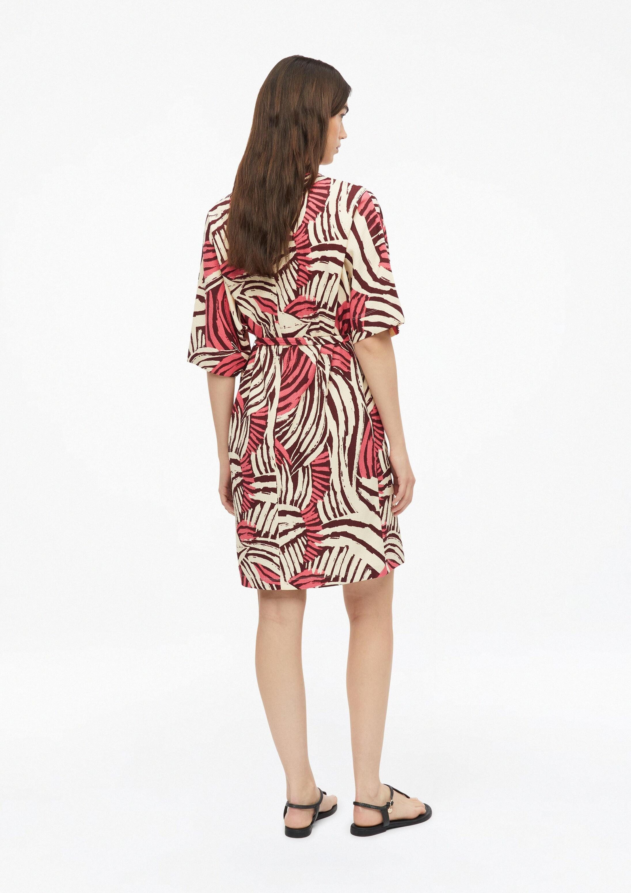 s.Oliver Midikleid Kleid Strukturiertes Jersey-Kleid mit Gürtel und Knopfleiste