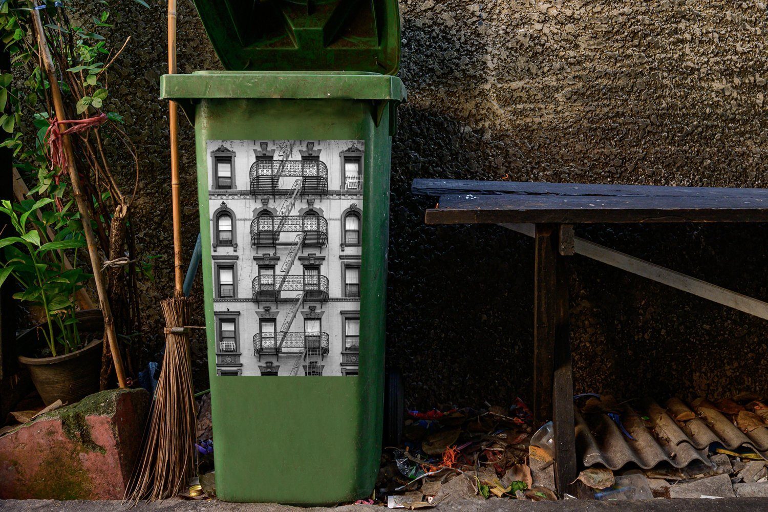 MuchoWow Wandsticker Mehrfamilienhaus in York Abfalbehälter Mülltonne, Sticker, Mülleimer-aufkleber, und schwarz St), New (1 Container, weiß 