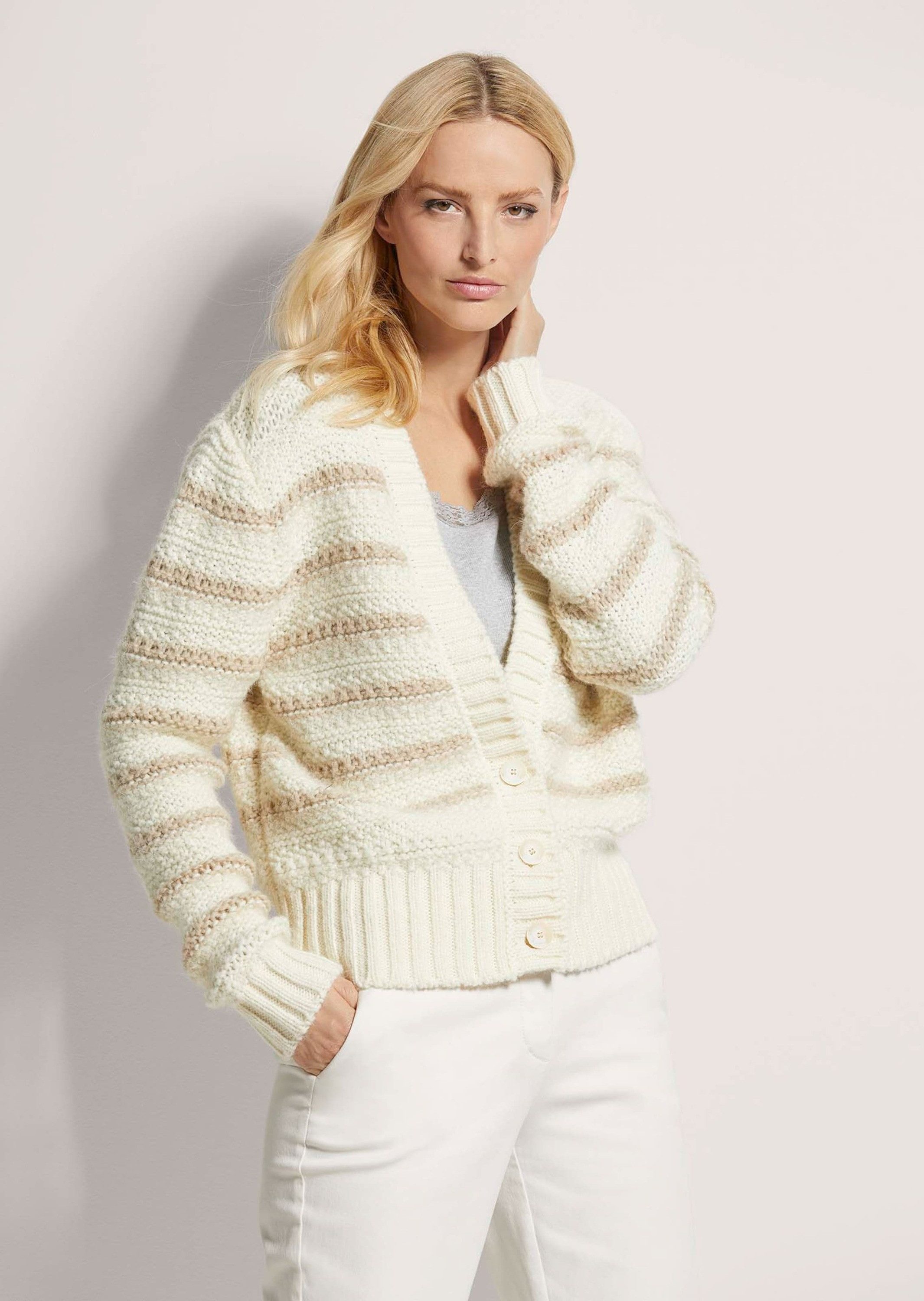 Strickjacke Strickjacke in farbharmonischen Streifen
