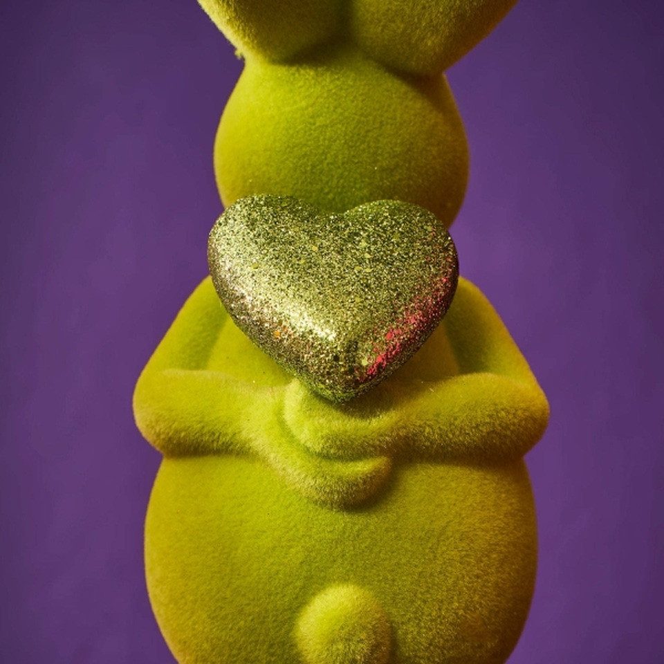 Macosa Home Osterhase beflockt Pink, Grün od. Lila 22cm mit Herz (Dekohase Dekofigur Ostern Dekoration Tischdeko, 1 St., Osterdeko Osterdekoration Figur), Kunststoff Dekohase Hase Skulptur