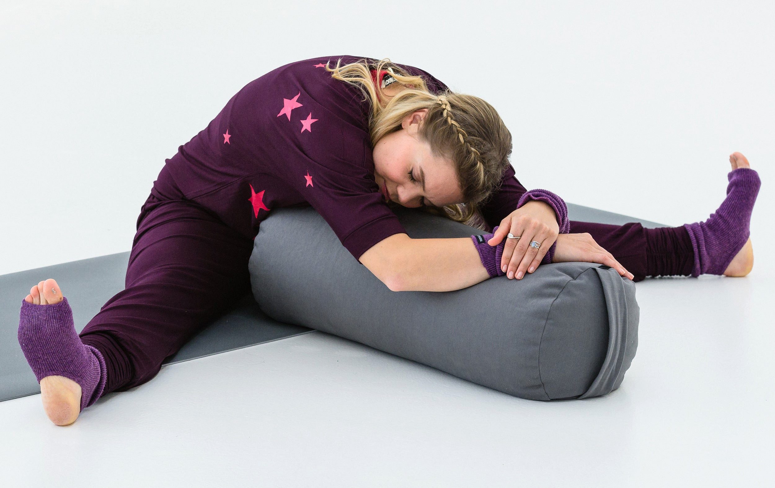 Yogistar Yogakissen Yoga-Bolster yin - plus - rund, Bolster: Baumwollbezug, separates Inlett, Bio-Dinkelspelzfüllung