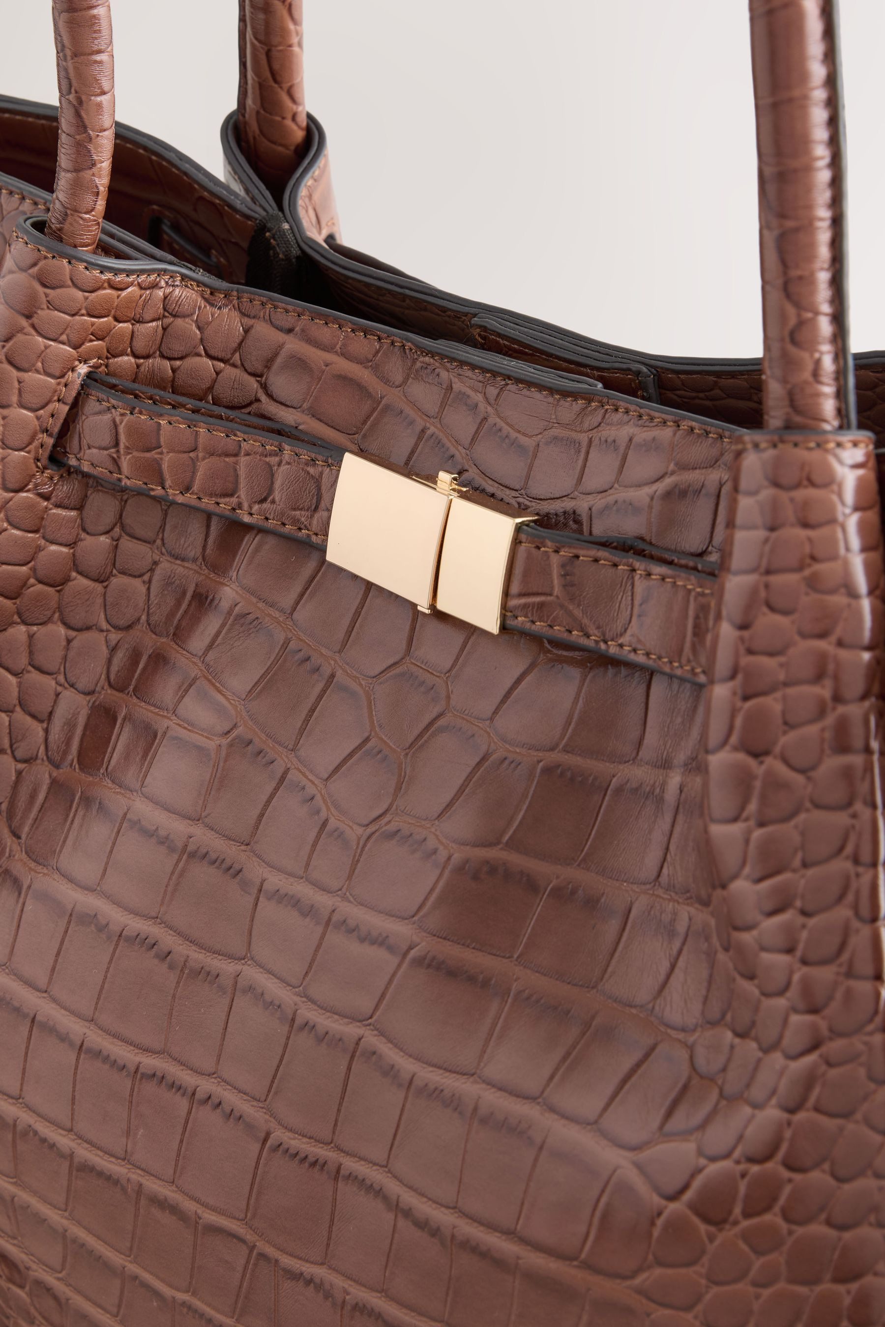 Next Schultertasche Kroko-Schultertasche mit Gürtel (1-tlg)
