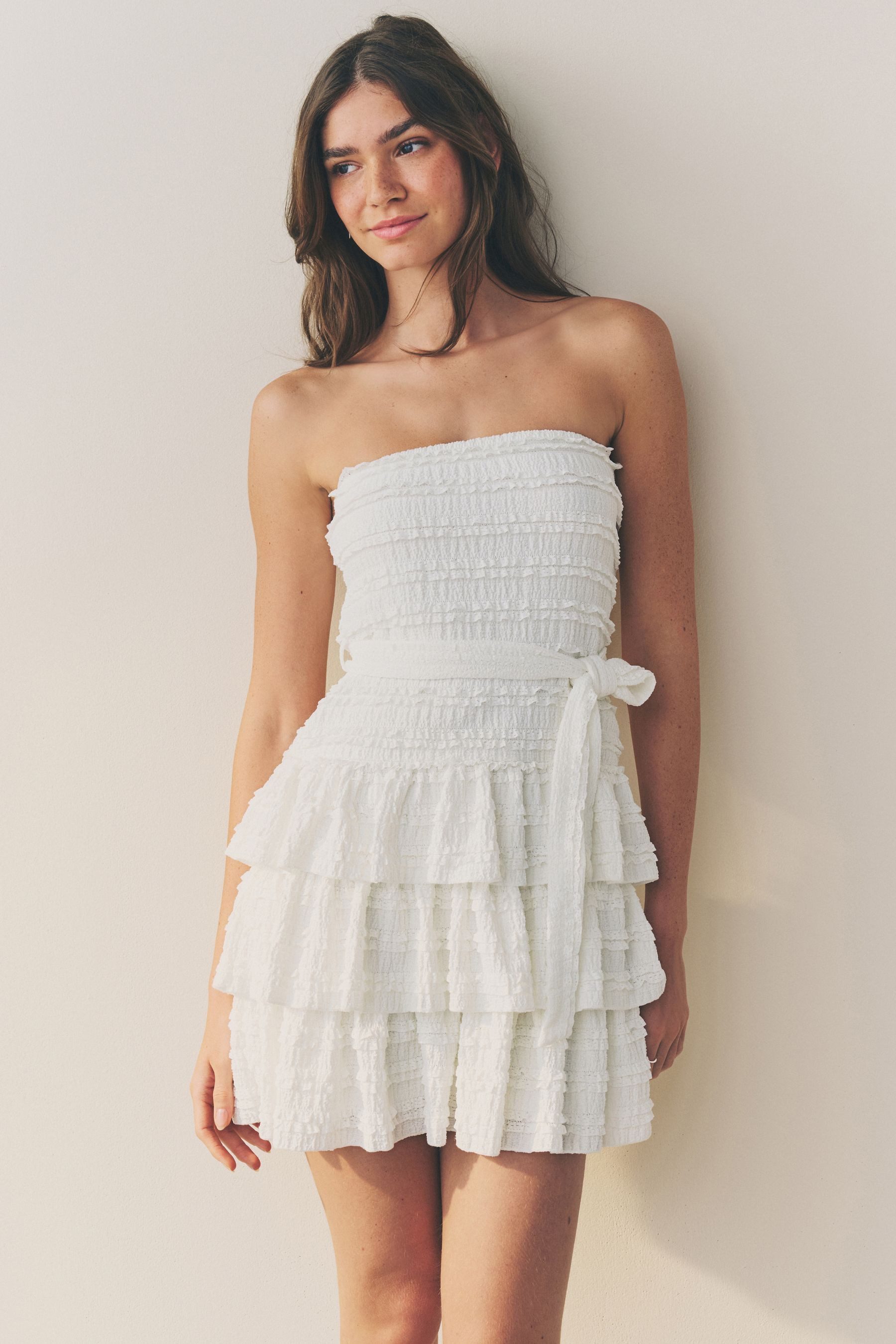Next Minikleid Strukturiertes Bandeau-Minikleid mit Rüschen günstig online kaufen