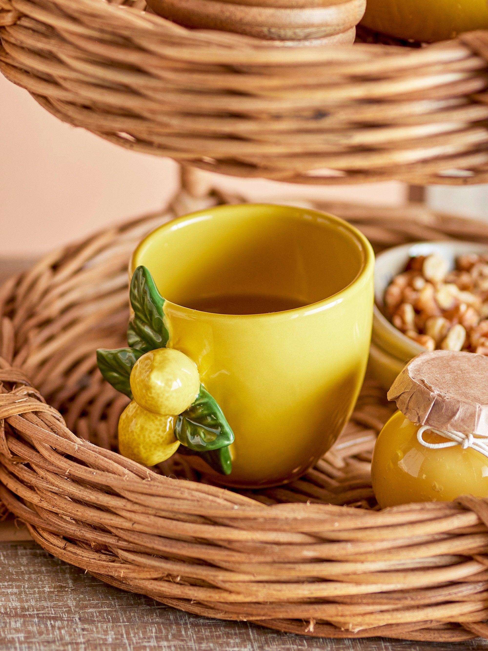 Bloomingville Tasse Limone, Steingut, mit handverzierten Zitronendetails