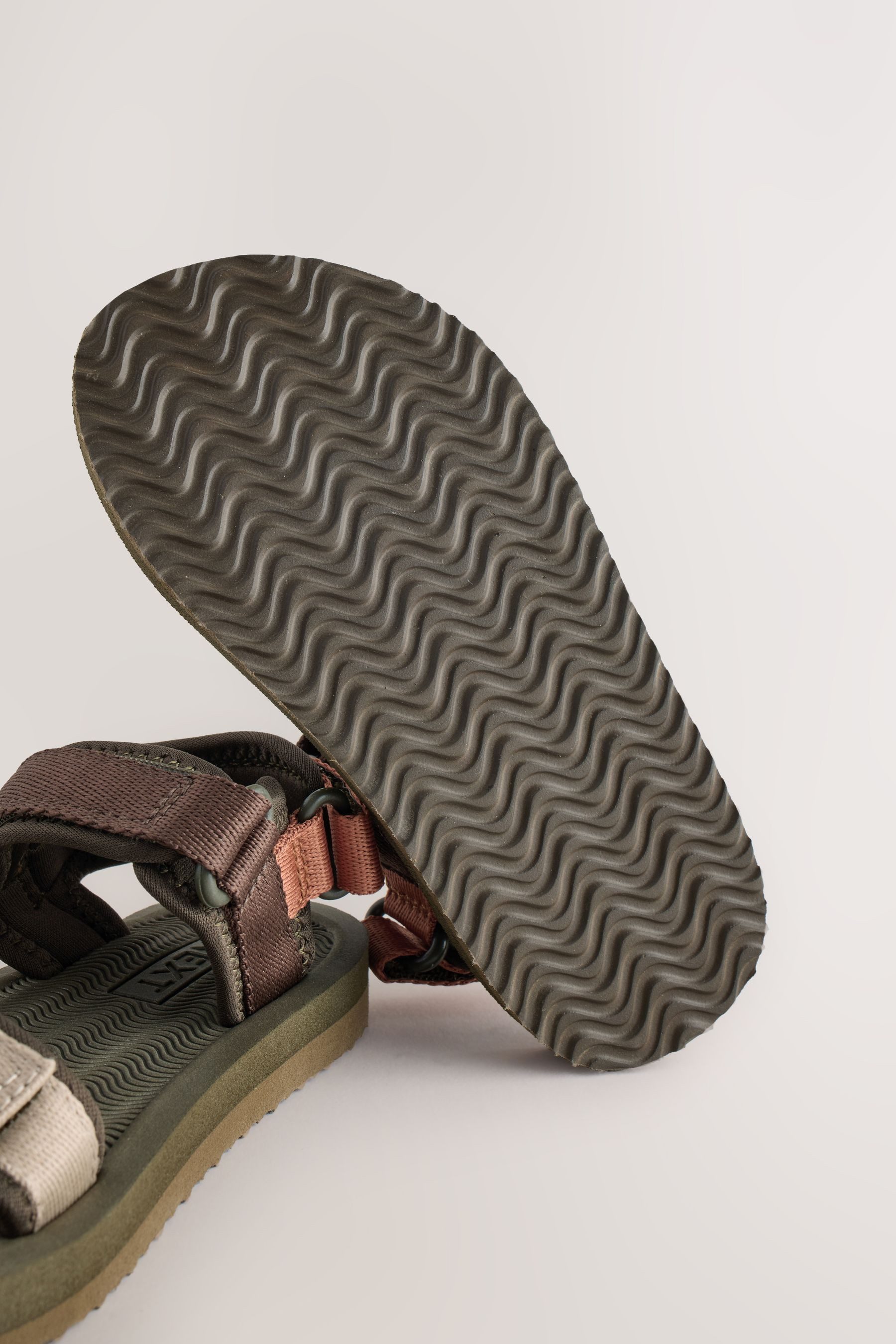 Next Trekking-Sandalen mit Klettverschluss Sandale (1-tlg)