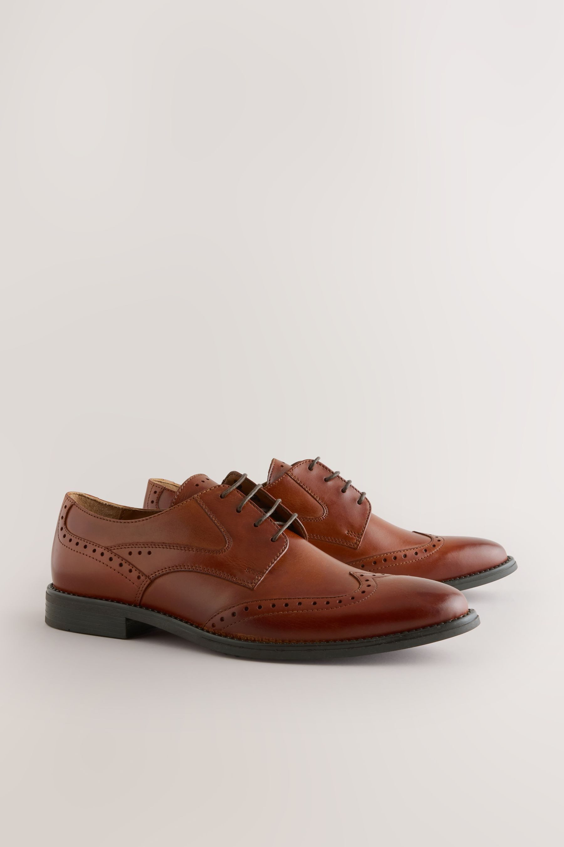 Next Brogues aus Leder mit Flügelkappe Schnürschuh (1-tlg)