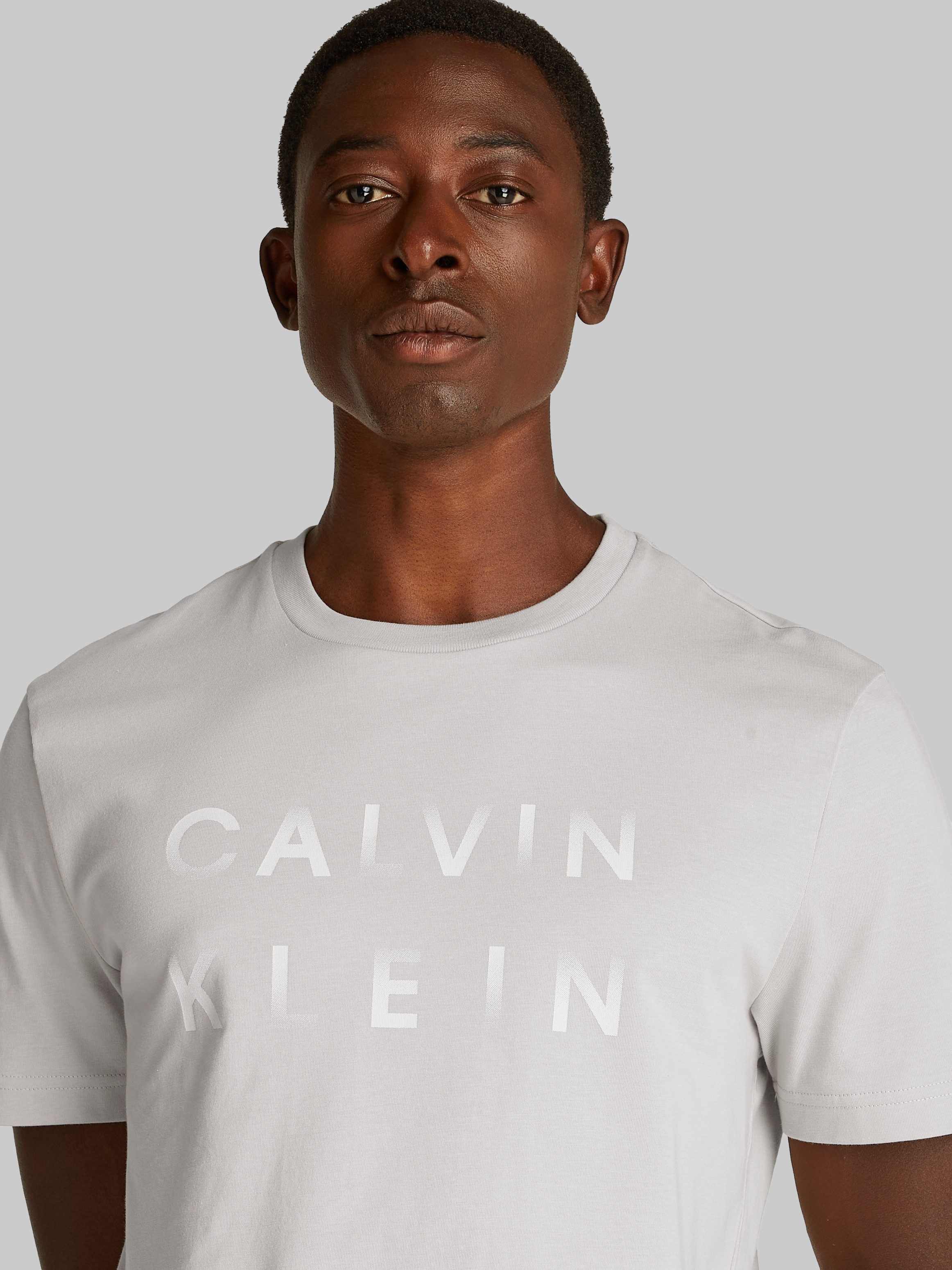 Calvin Klein T-Shirt CP-ENLARGED LOGO T-SHIRT mit Logo auf der Brust günstig online kaufen