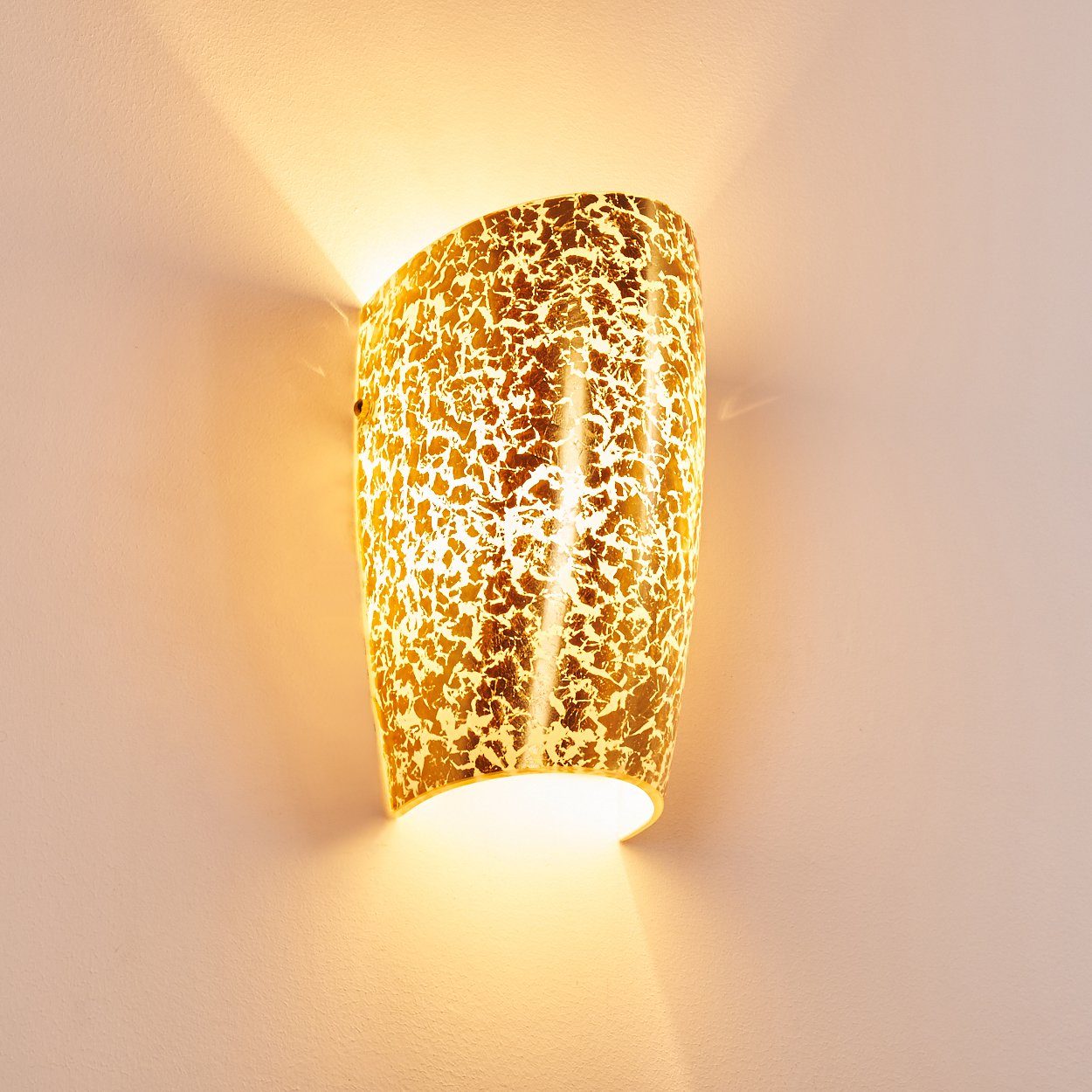 in Lichteffekt Up&Down-Effekt, Blattgold-Optik, aus Leuchtmittel, in hofstein mit »Abriola« E27, Wandleuchte Gold, Wandlampe Glas Wandspot ohne
