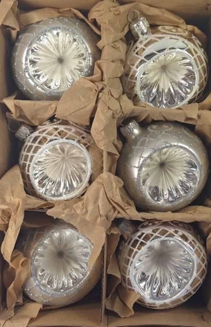 Nostalgie Christbaumschmuck Thüringen Christbaumschmuck Reflexkugeln weiß & silber, mit Dekor, 3 wunderschöne Varianten, mundgeblasen, handdekoriert