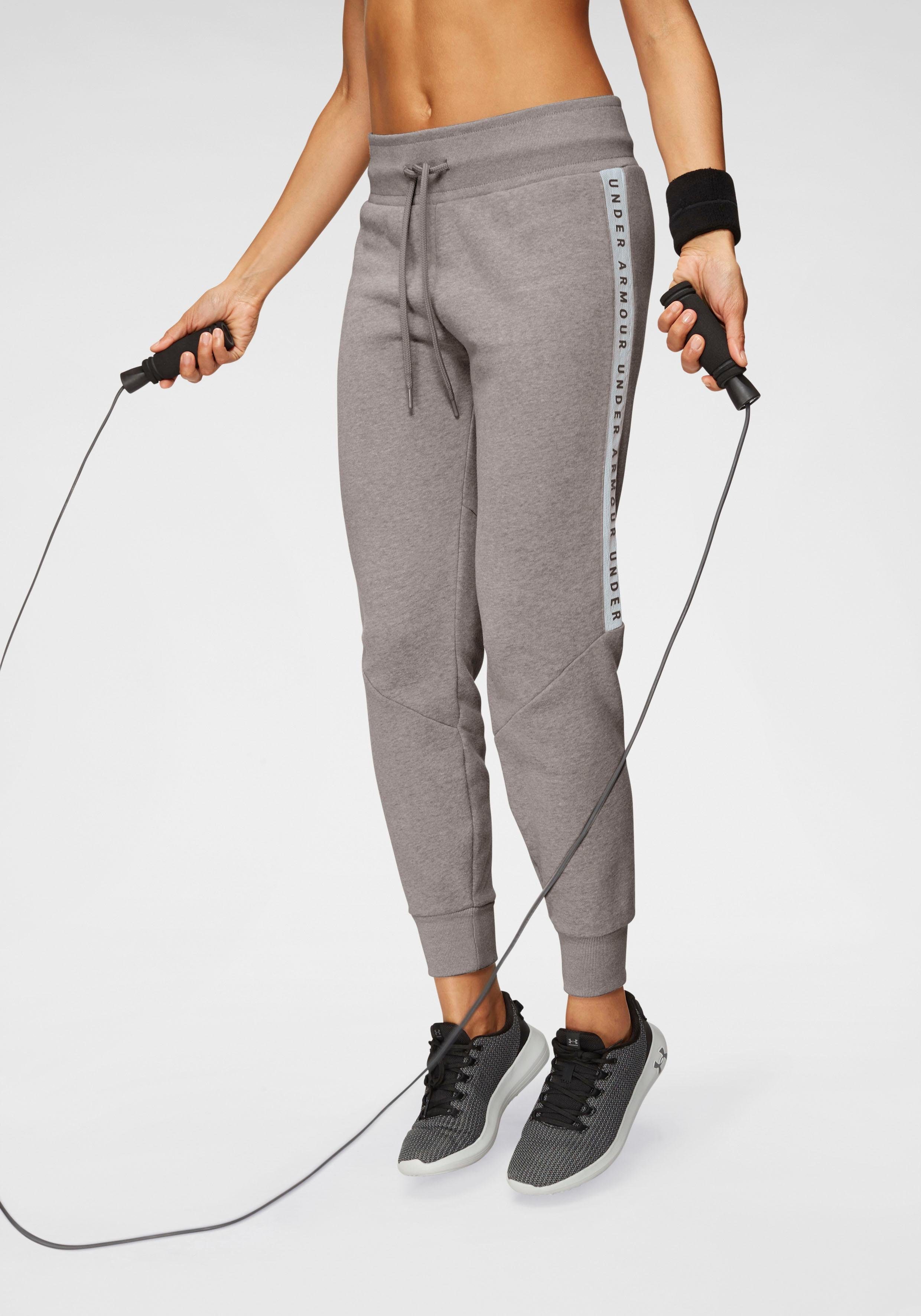 Under Armour RIVAL GRAPHIC NOVELTY PANT Jogginghose Damen Under Armour RIVAL GRAPHIC NOVELTY PANT Jogginghose Damen