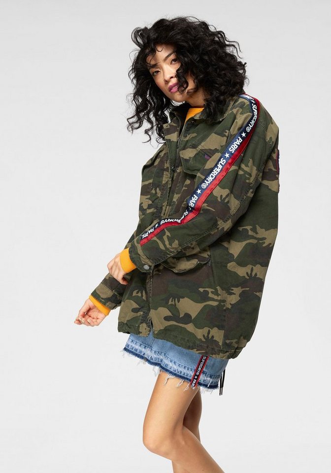 Superdry Cargojacke »LILITH OVERSIZED ROOKIE SHACKET« mit trendy Logo-Applikationen Superdry Cargojacke »LILITH OVERSIZED ROOKIE SHACKET« mit trendy Logo-Applikationen