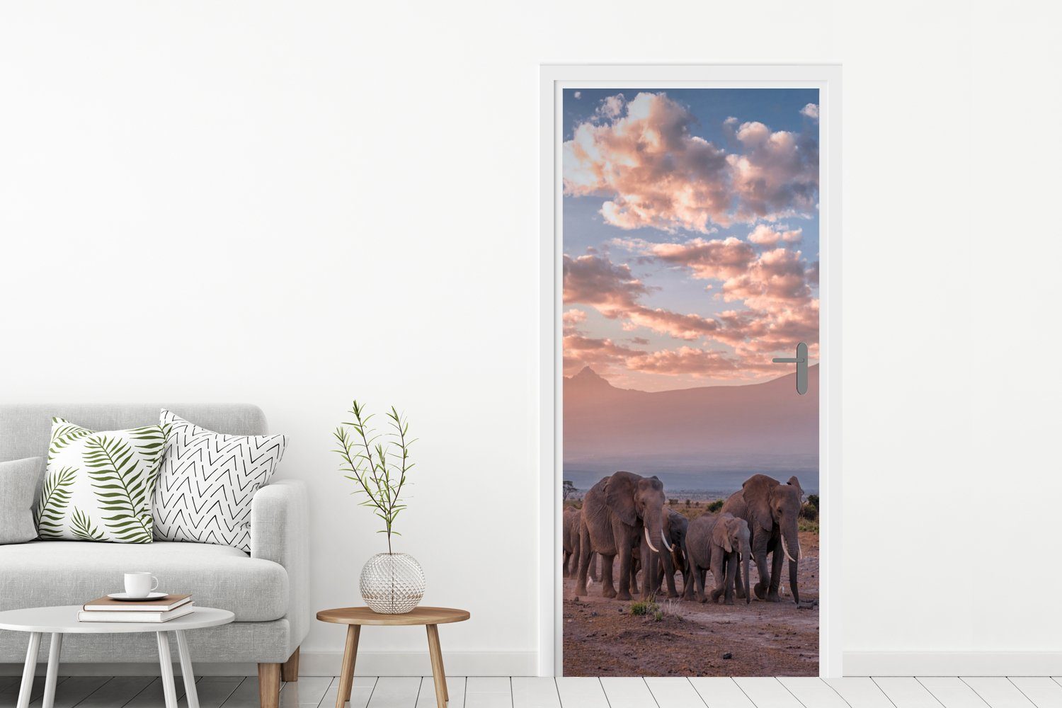 Elefant Türaufkleber, Landschaft 75x205 für Matt, Tiere St), - Tür, cm (1 MuchoWow - Türtapete - Savanne, Fototapete - Abend bedruckt,