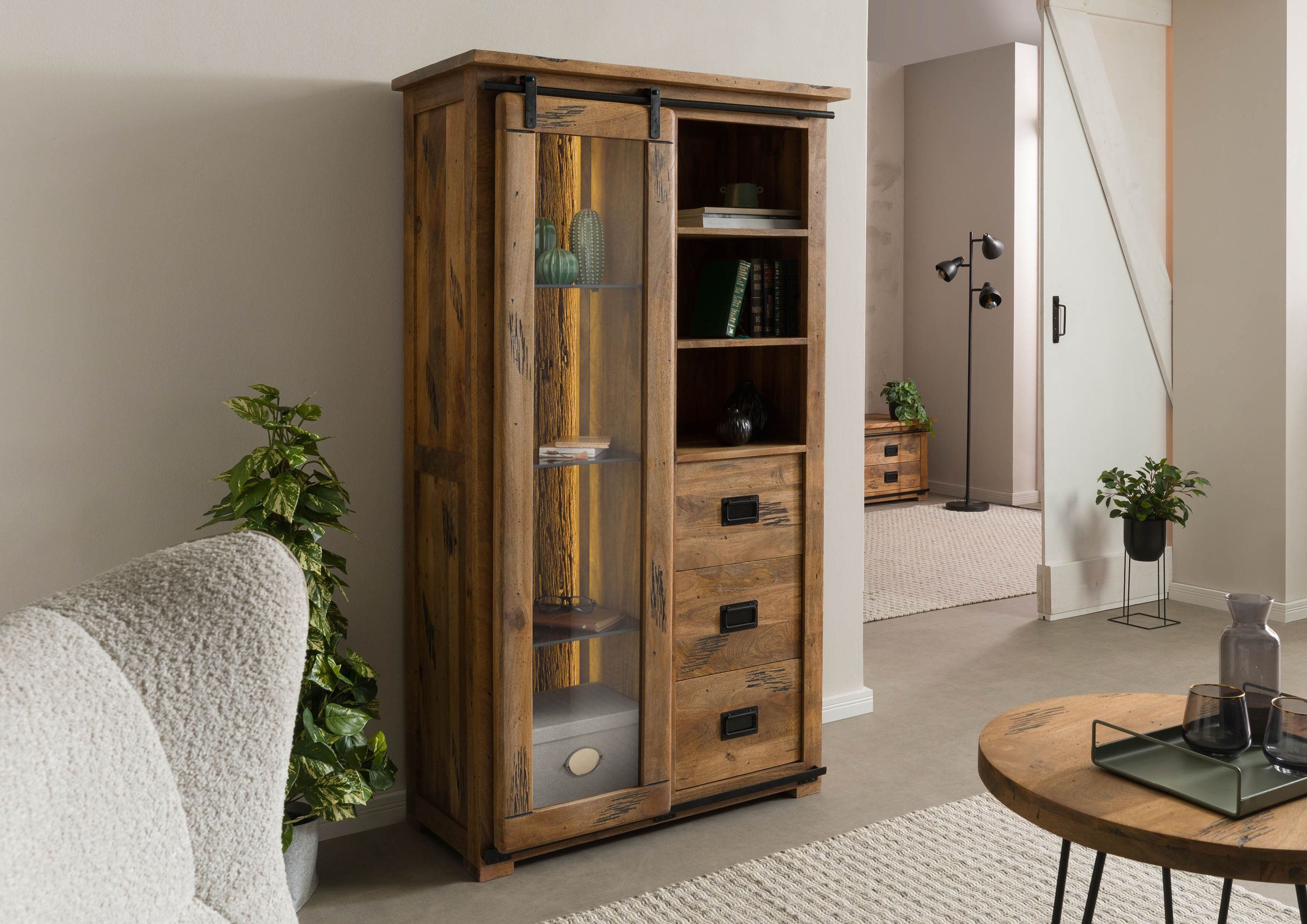 Massivmoebel24 Standvitrine (Mango / Altholz 100x45x175 natur lackiert RAIL günstig online kaufen