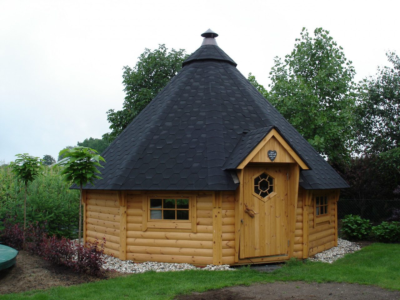 Finn Art Blockhaus Grillkota Grillpavillon 10-eckig Deluxe 25 max. 28 Personen, BxT: 590x560 cm, Schindeln schwarz, mit Grillanlage