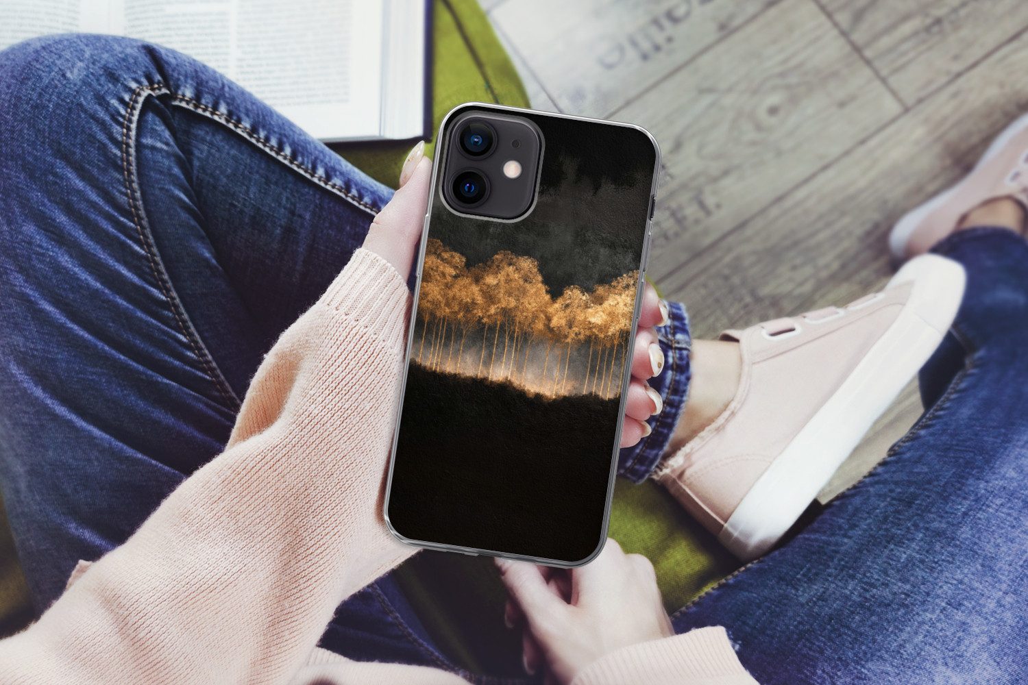 MuchoWow Handyhülle für Apple iPhone 12 Mini Goldene Bäume in nebliger Landschaft, Smartphone-Bumper, Print, Handy Schutzhülle Dünn