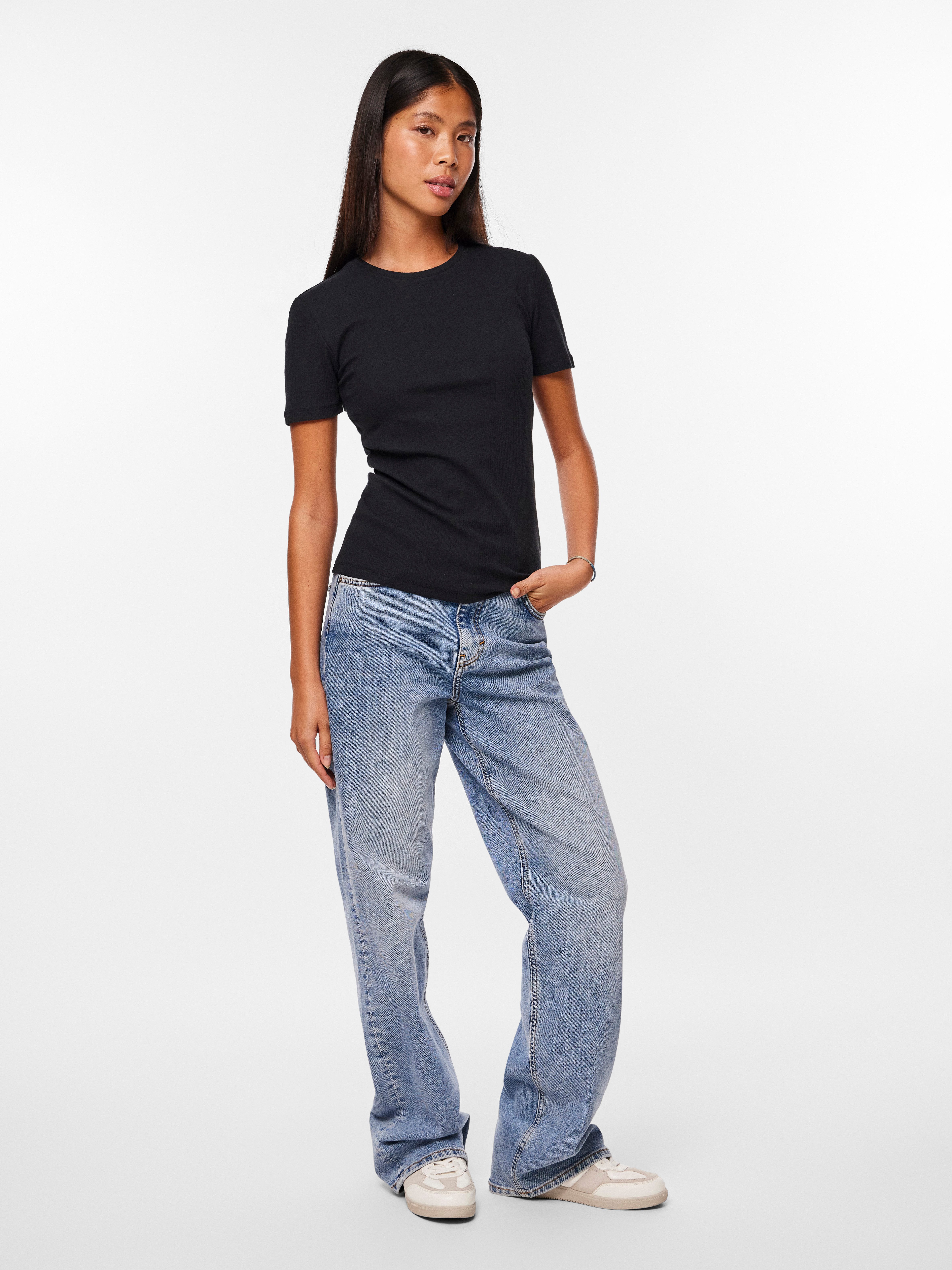 pieces Kurzarmshirt PCRUKA SS TOP JRS NOOS BC mit gerippter Struktur
