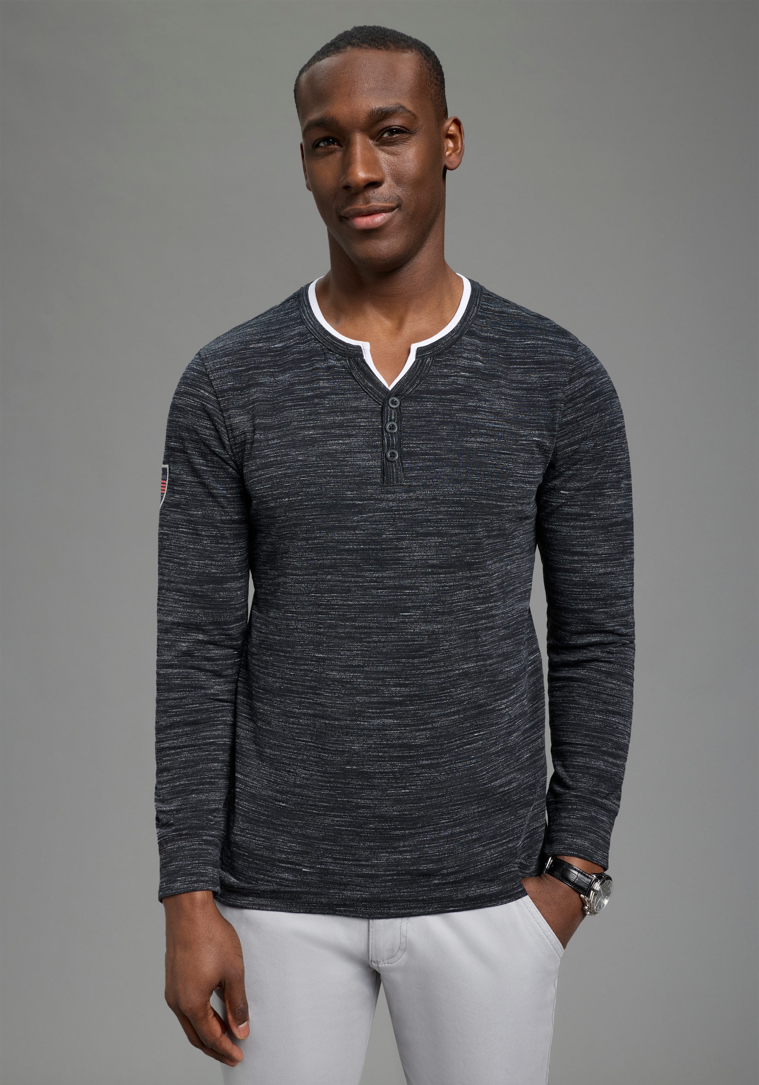 DELMAO Henleyshirt Langarm, melierte Optik, Henleykragen, aus Baumwollmischung