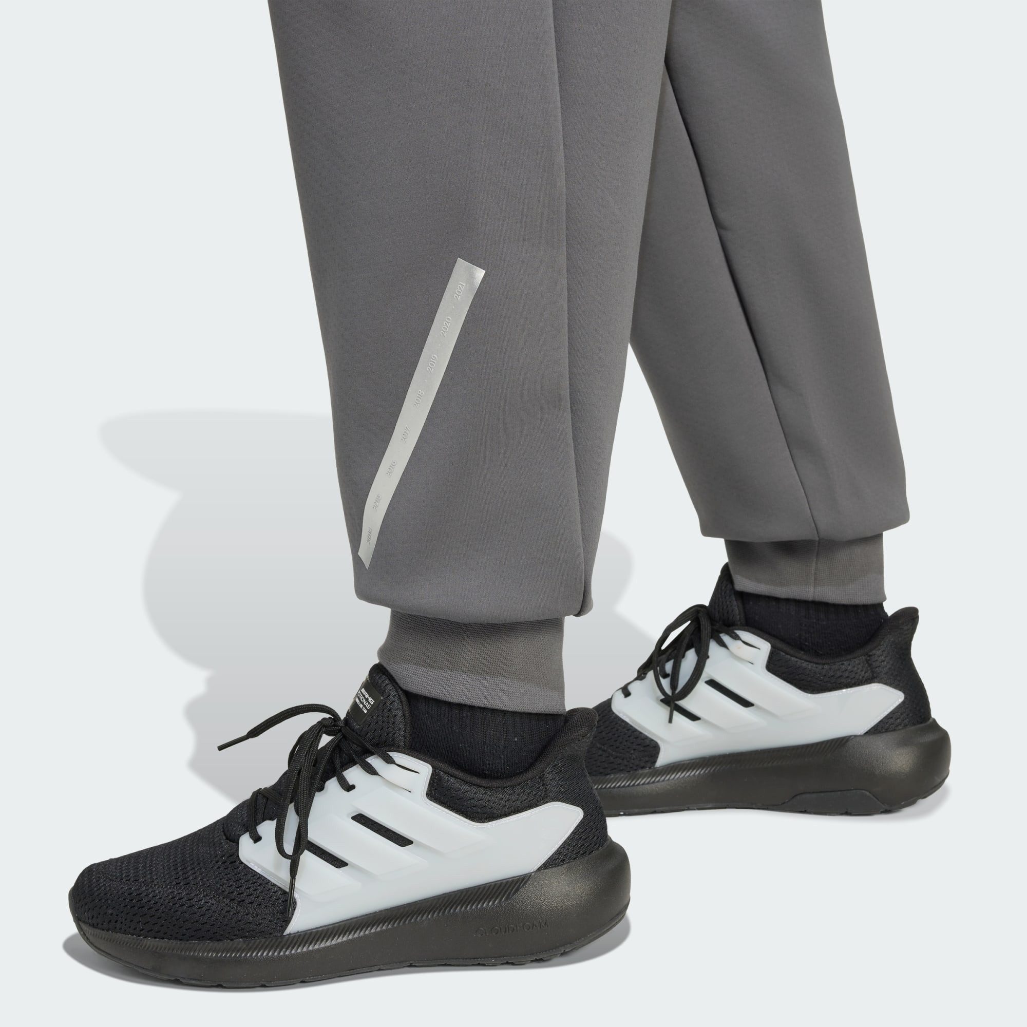 adidas Performance Trainingshose MERCEDES-AMG PETRONAS F1 TEAM SILVER ARROWS HOSE (1-tlg)
