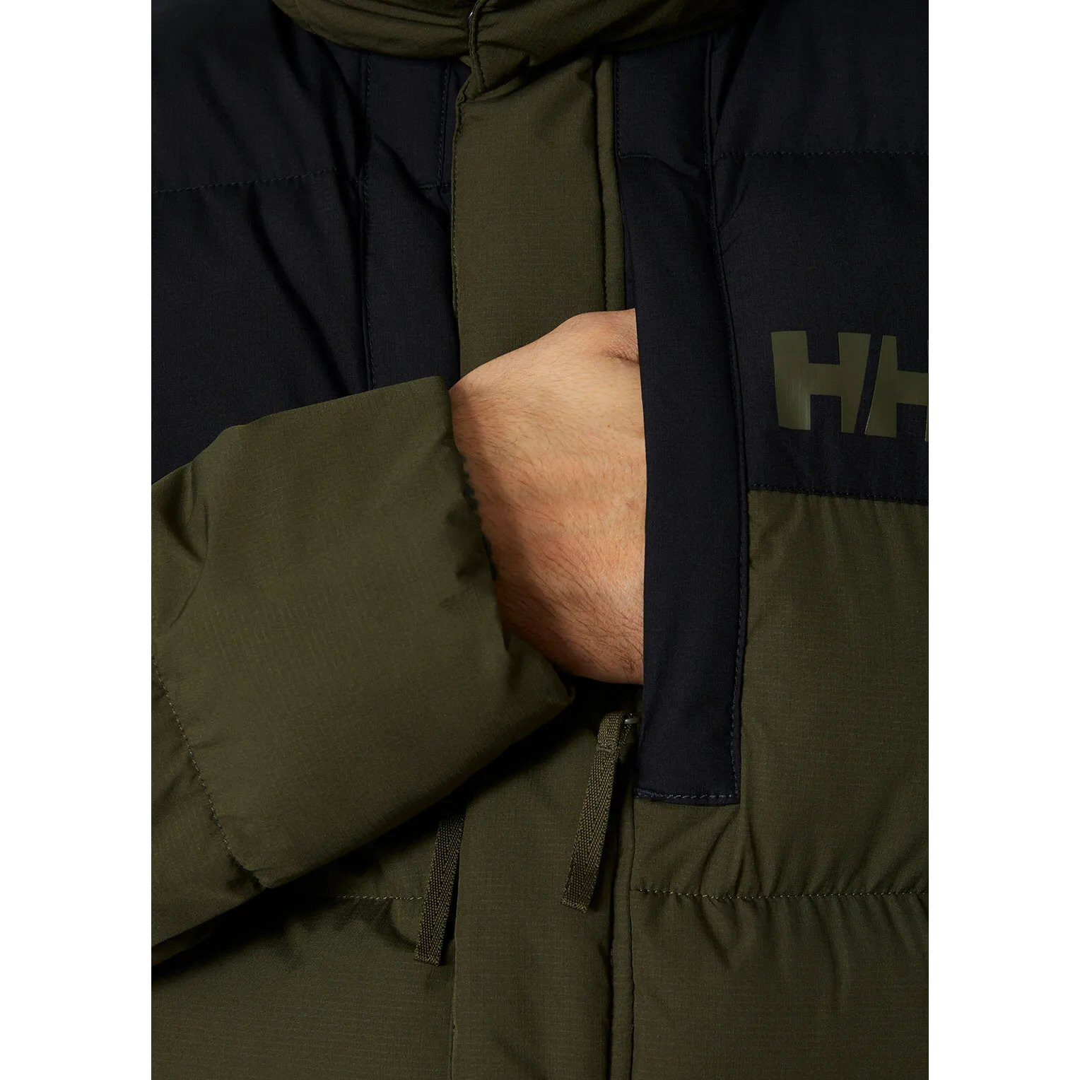 Helly Hansen Winterjacke Winter-Steppjacke Explorer Puffy (warm, PFC-freie) dunkelgrün Herren