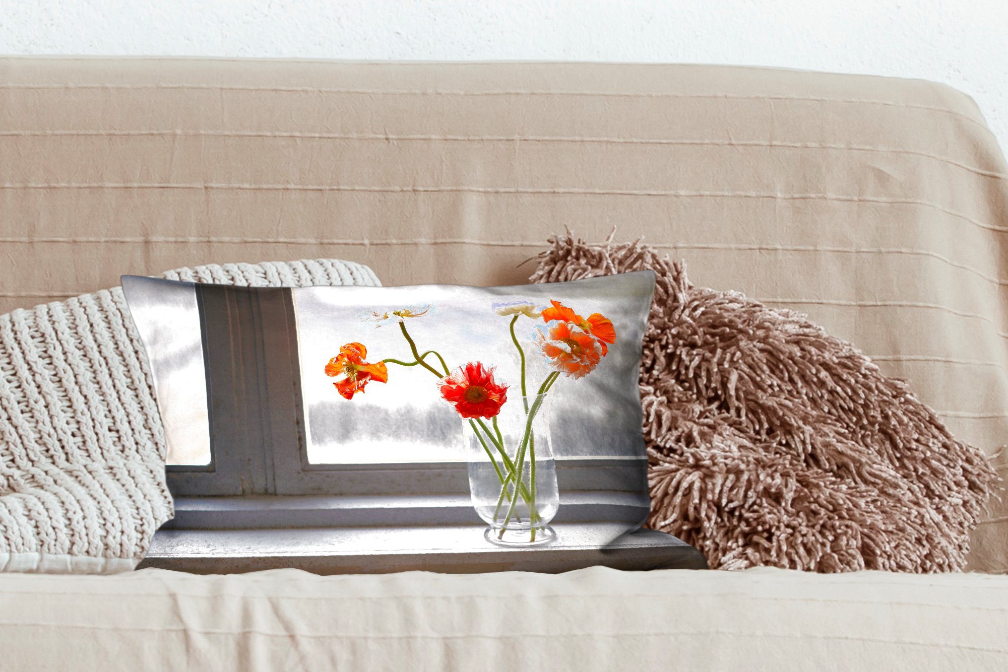 Zierkissen, auf gepflückten MuchoWow Blumen Wohzimmer Fensterbank, mit mit Dekokissen einer Dekoration, Vase Schlafzimmer Dekokissen frisch Füllung,