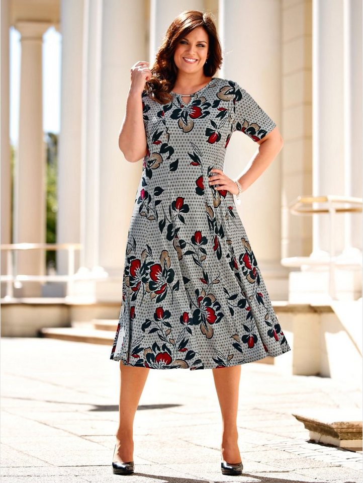 m. collection Kleid in leicht schwingender Bahnenform in schwarz