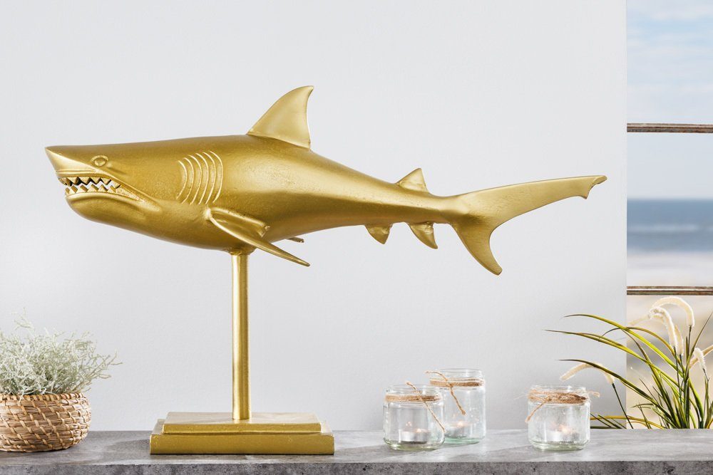 riess-ambiente Tierfigur HAI 68cm gold - Metall, handmade, montiert, Dekoration, maritim (Einzelartikel, 1 St), Skulptur im Hai-Design - ideal für Badezimmer, Wohnzimmer & Essbereich