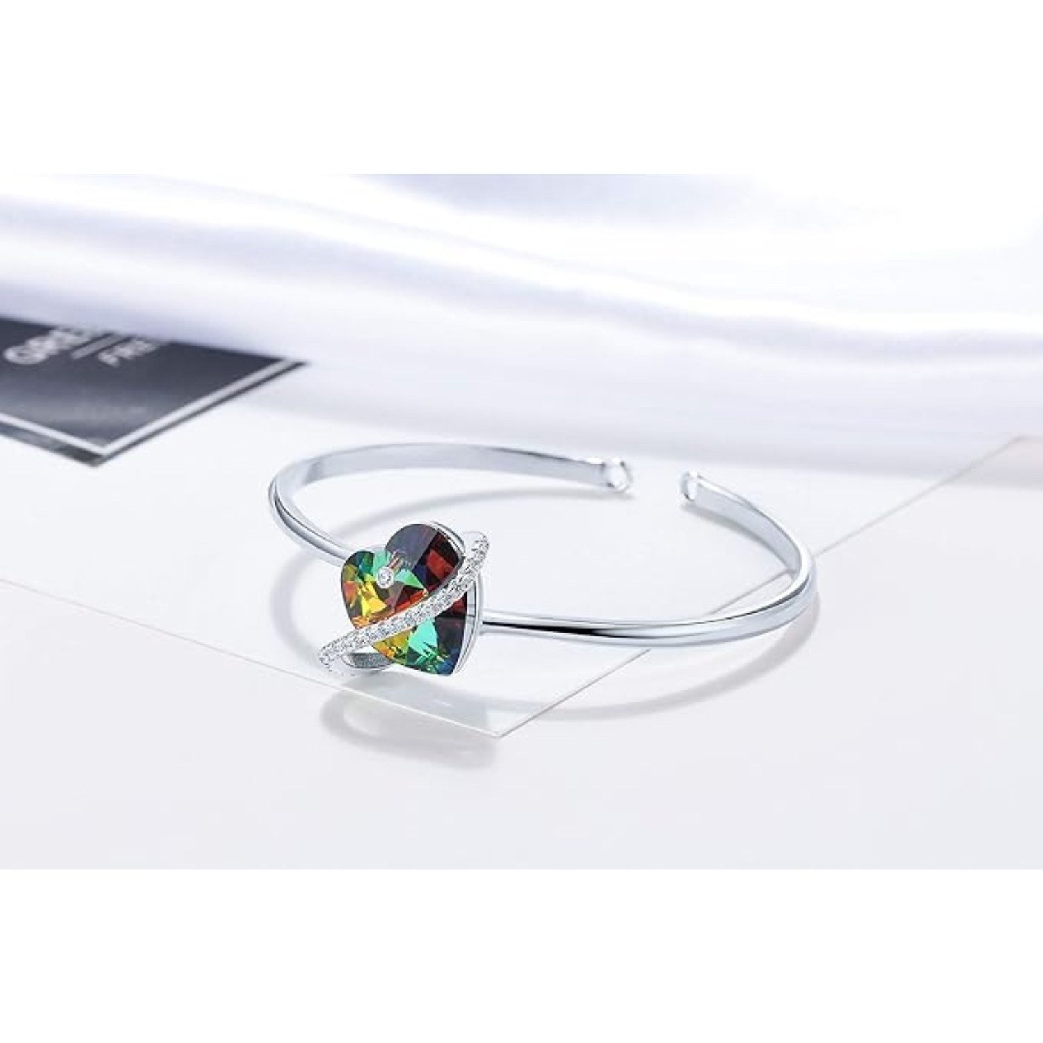 Lisandra Scott Armreif verstellbar mit funkelnden Herz Stein Kristallen - Armband für Damen, Funkelnder Herz-Armreif – verstellbar, edel & ideal als Geschenk