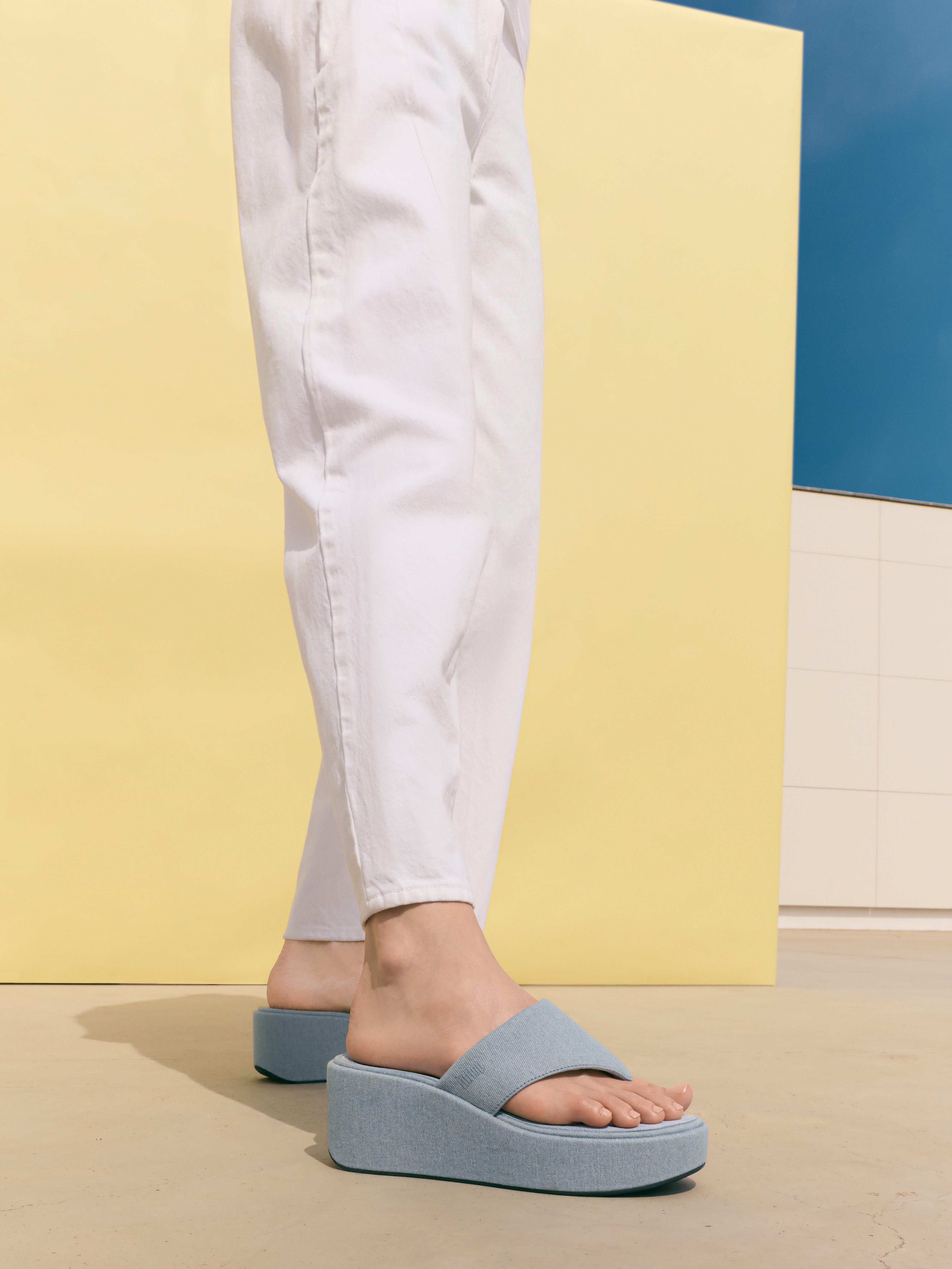Fitflop PLATFFORMS DENIM WEDGE TOE-POST SANDALS Dianette Plateau, Zehensteg, Sommerschuh mit weichem Zehensteg