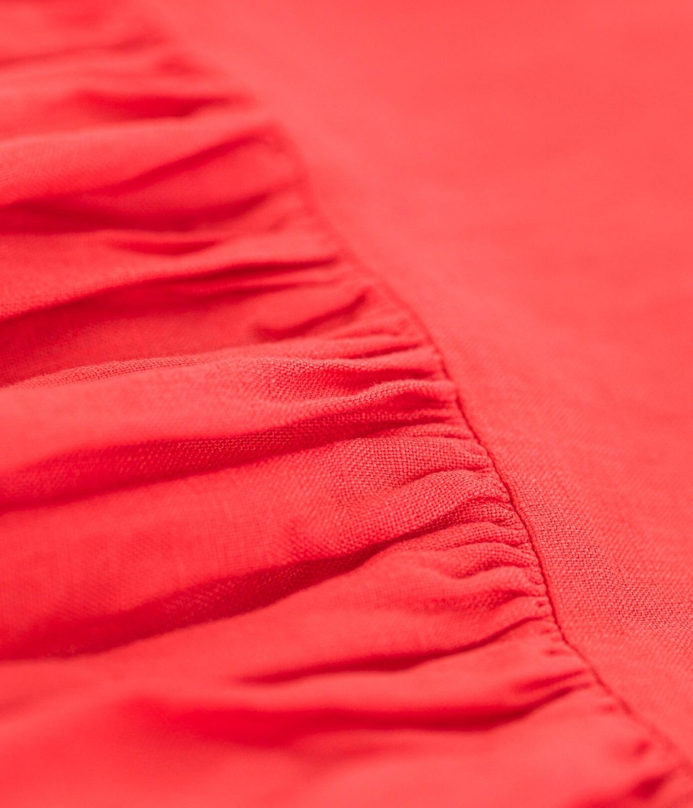 Petit Bateau Sommerkleid Petit Bateau süßes hellrotes Leinenkleid für Kinder Rüschen
