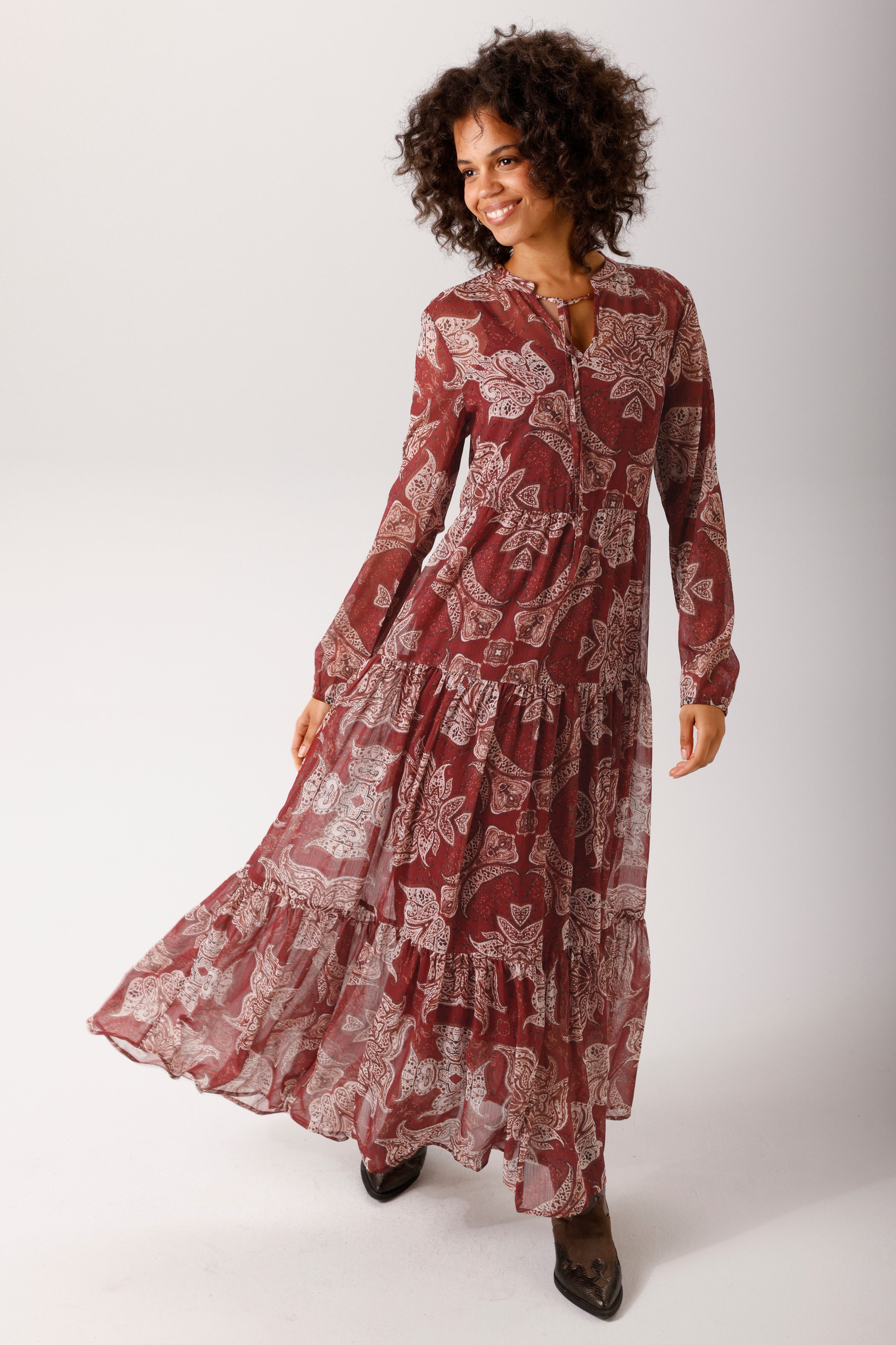 Aniston CASUAL Maxikleid (mit Jersey-Unterkleid) mit extravagantem Paisley-Muster - NEUE KOLLEKTION. € 59,99, (€ 59,99 pro 1 Stk).