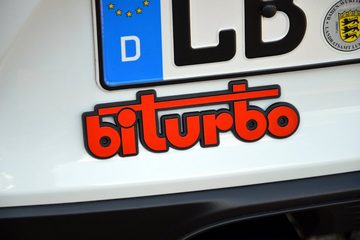 HR Autocomfort Typenschild Motorsport Relief Schild biturbo bi turbo 17 cm Emblem 3D selbstklebend