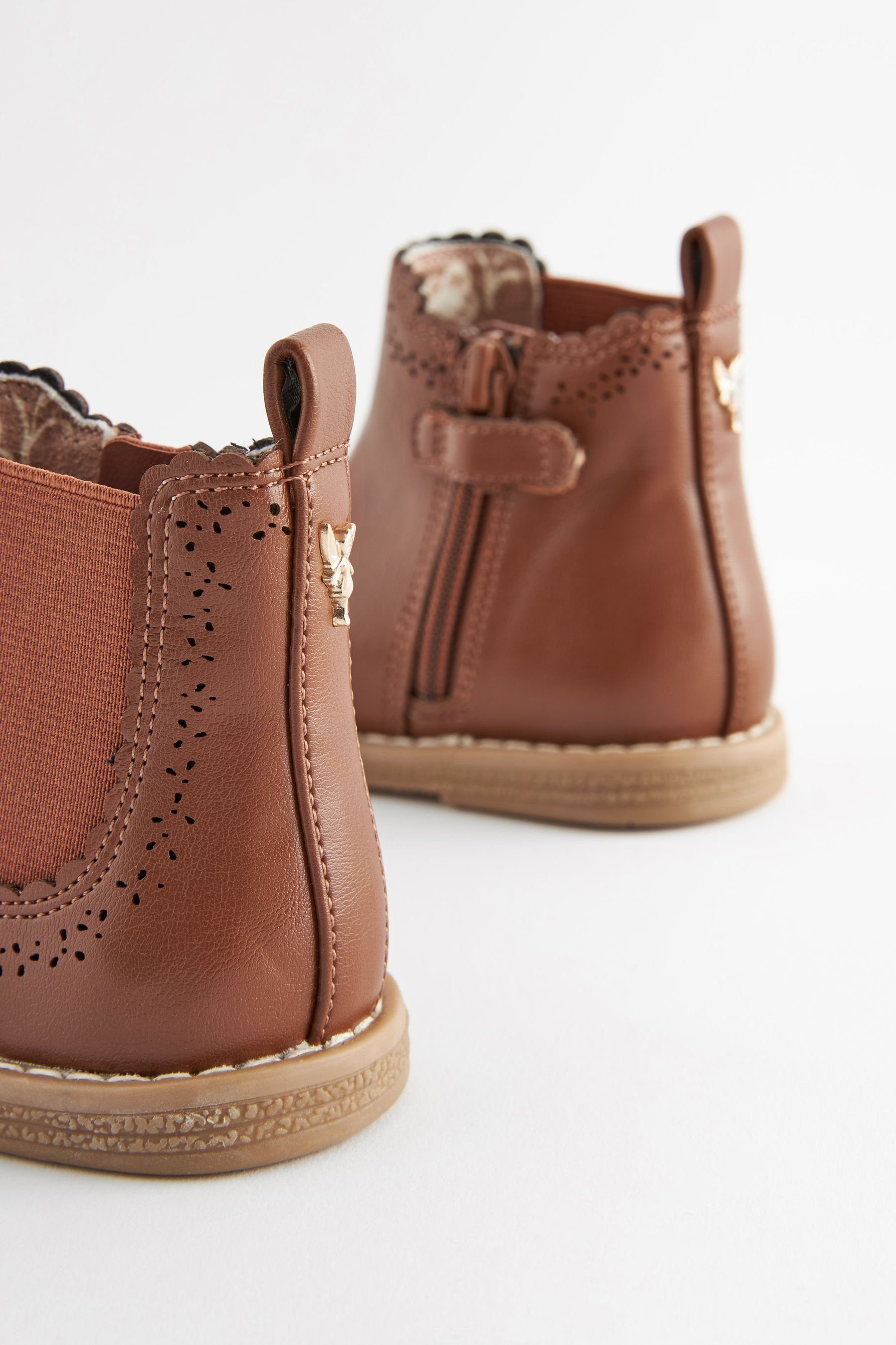 Next Chelsea-Stiefeletten, weite Passform Chelseaboots Brown (1-tlg) Tan