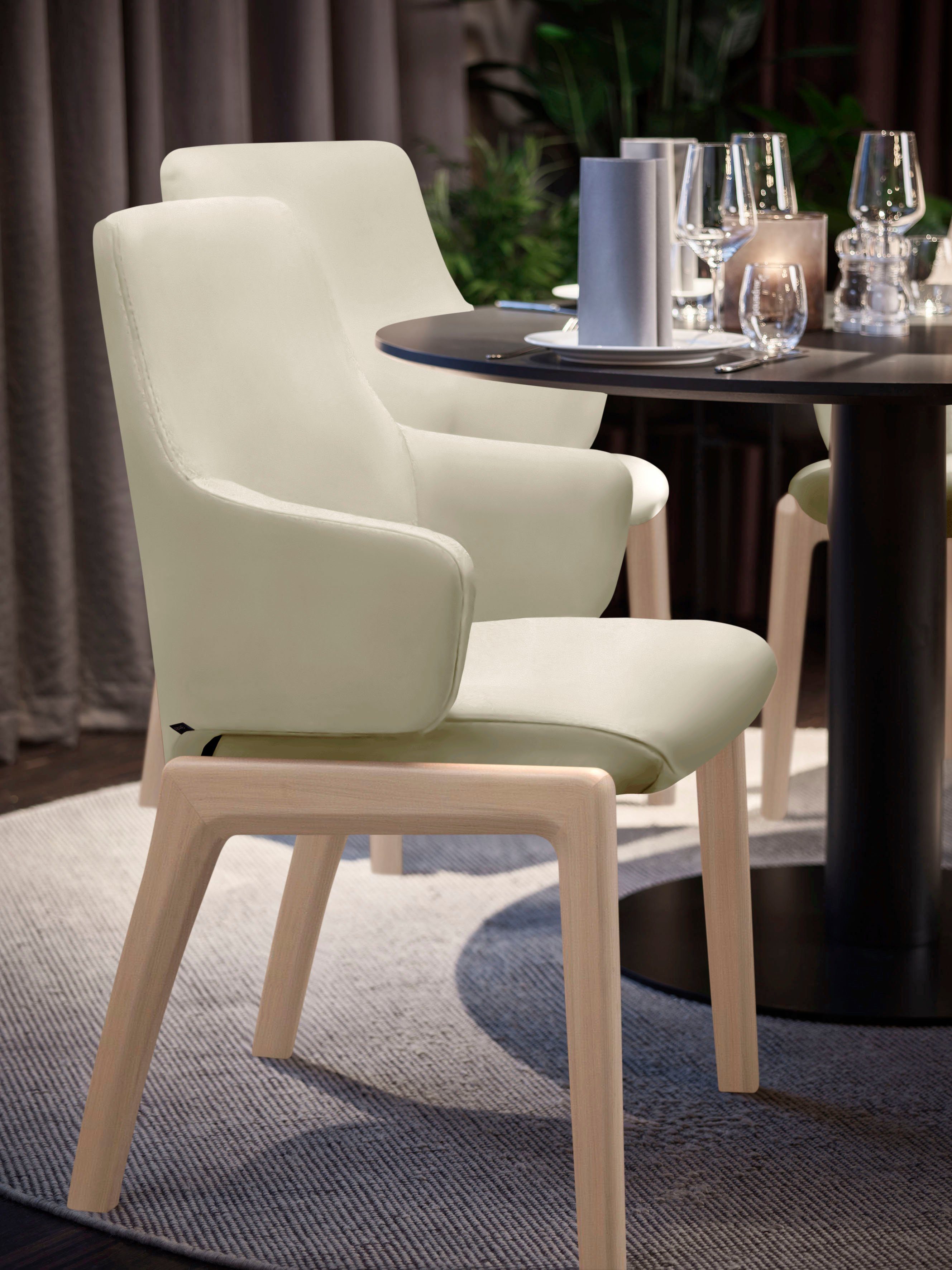 Stressless® Polsterstuhl Laurel, Low Back mit Armlehne, Größe L, mit abgerundeten Beinen in Schwarz