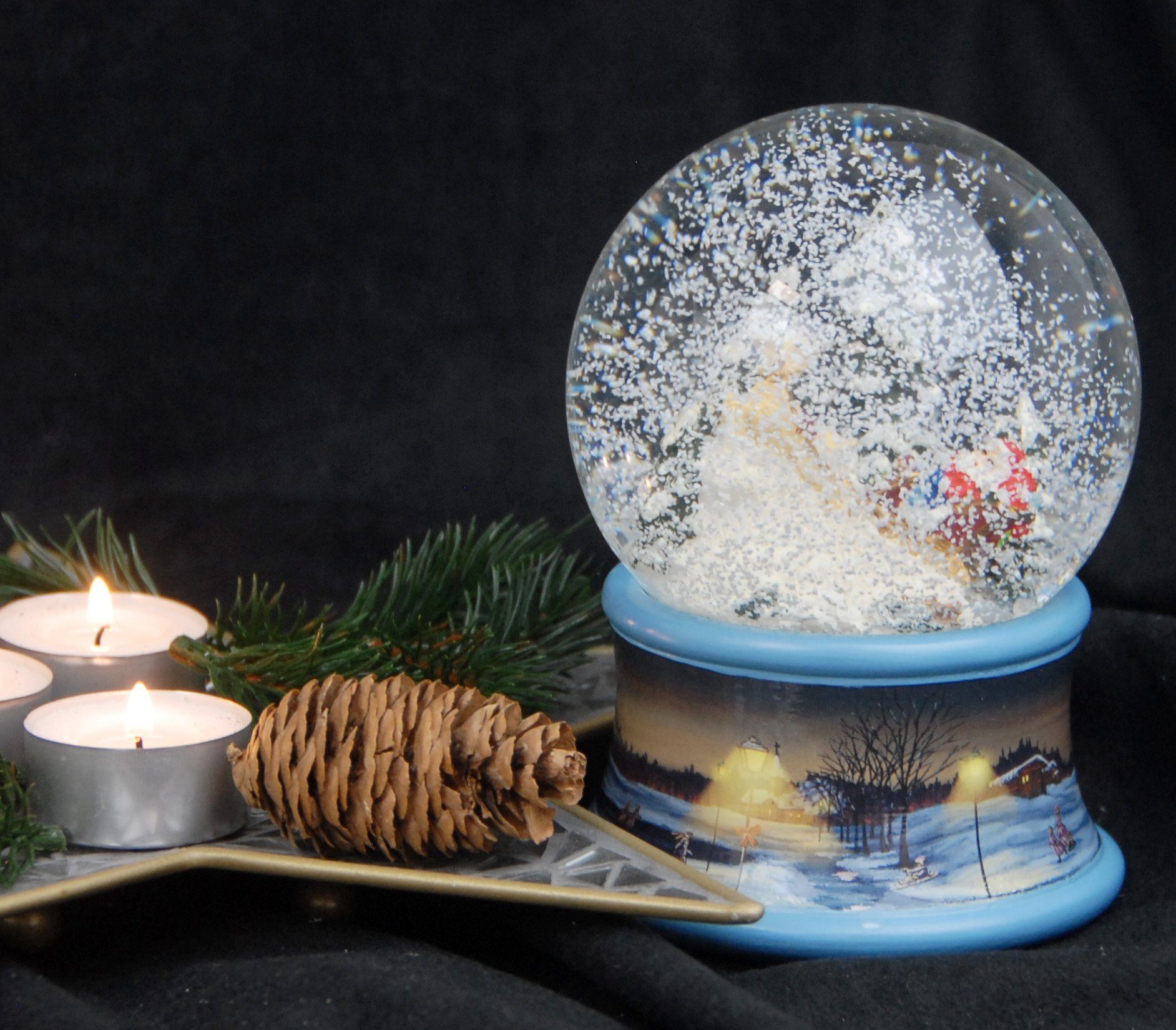 10 Spieluhr cm im auf Sockel Schneekugel MINIUM-Collection Rentierschlitten Weihnachtsmann blau