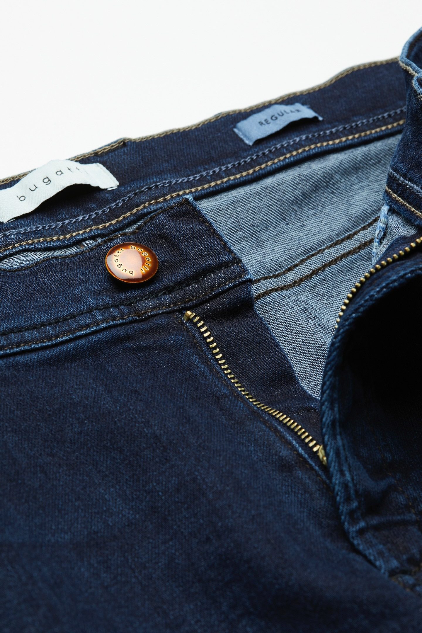 bugatti 5-Pocket-Jeans Regular Fit aus Premium Denim mit Stretch und Reißverschluss