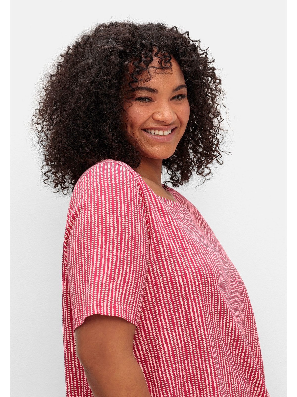 Sheego Rundhalsshirt Große Größen mit Minimal-Druck und Gummizugbund