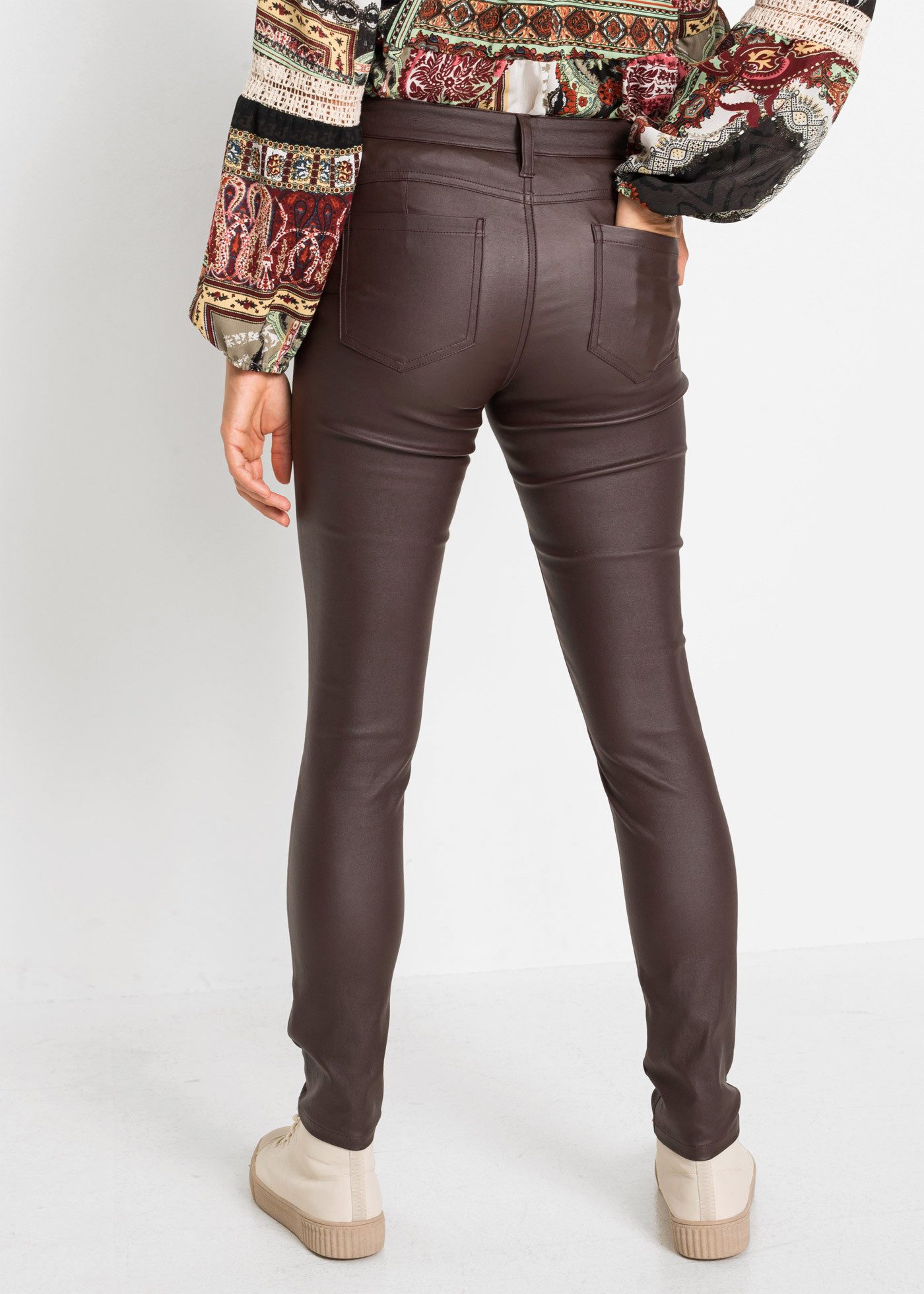 bonprix Stretch-Hose mit Lederoptik, Slim Fit Passform, mit Push-up Effekt günstig online kaufen