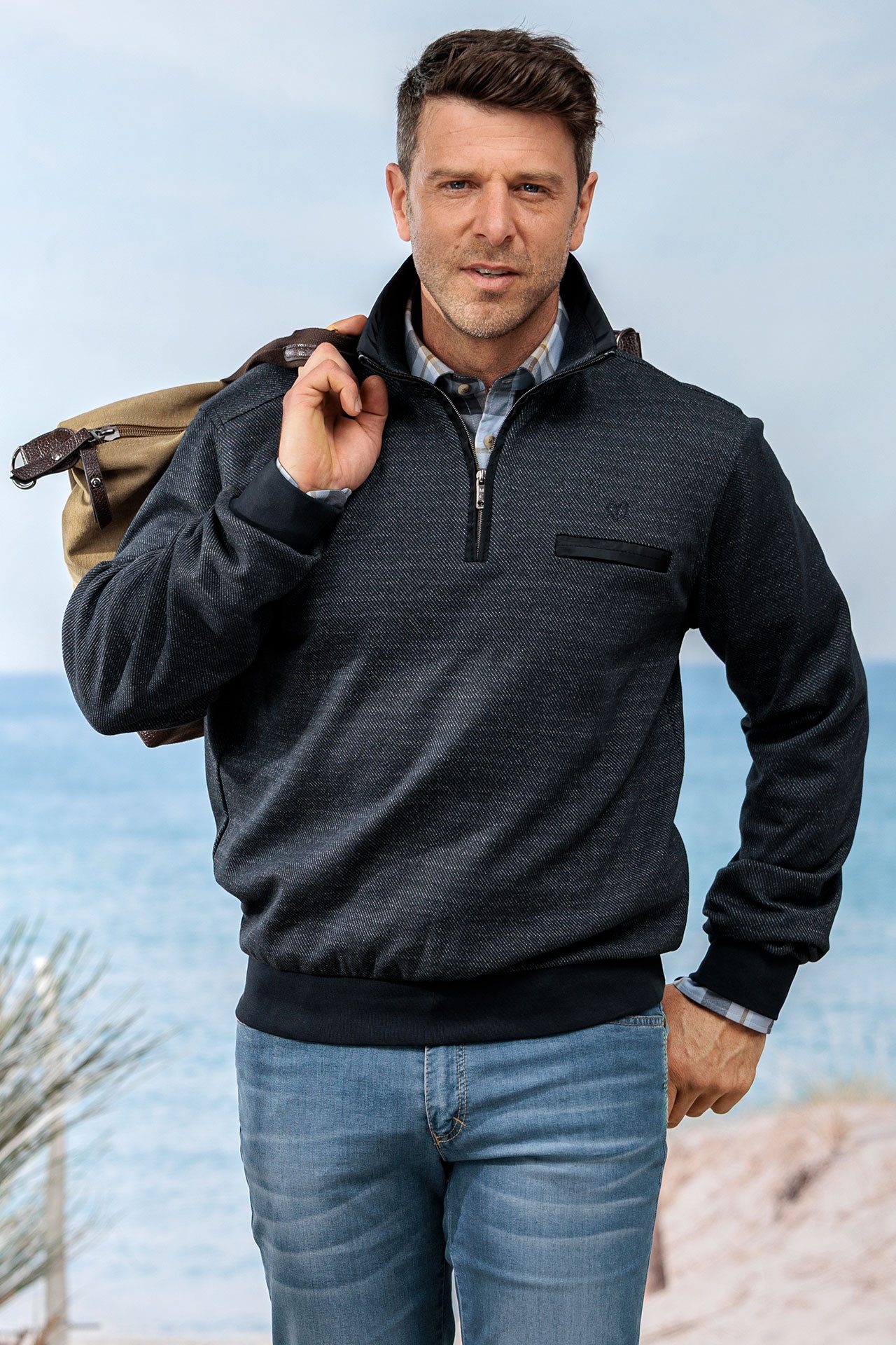 Sweatshirt