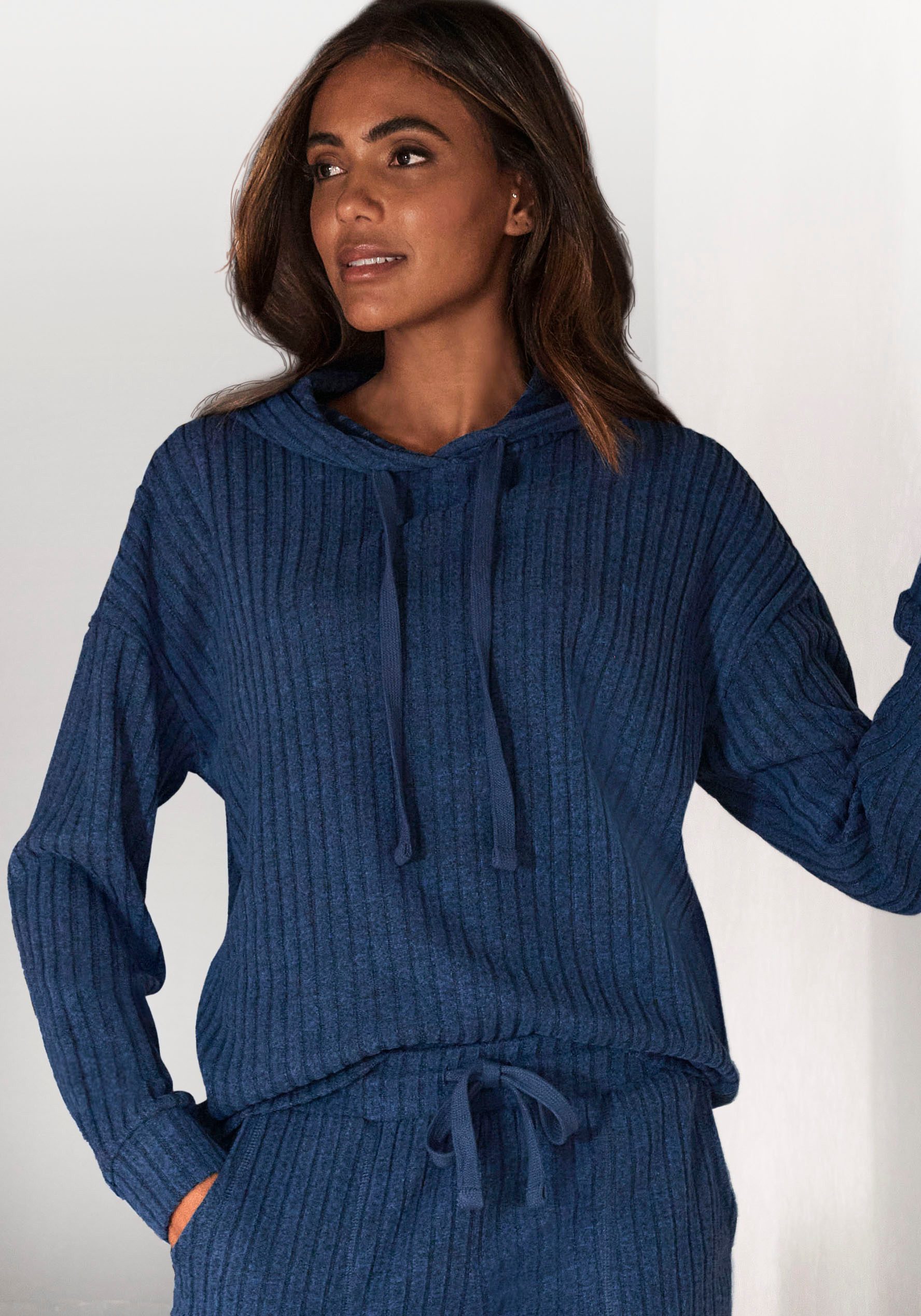 LASCANA Hoodie Strickpullover mit Kapuze und in melierter Optik, Loungewear