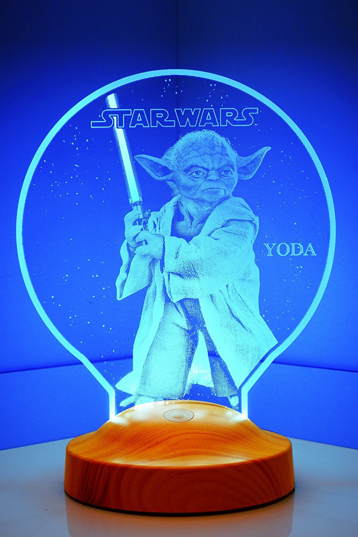 Geschenkelampe LED Nachttischlampe Star Wars Meister Yoda 3D Nachtlicht Geschenk für Jungen, Leuchte 7 Farben fest integriert, Star Wars Geschenkartikel, Geburt – Bild 4 von 5