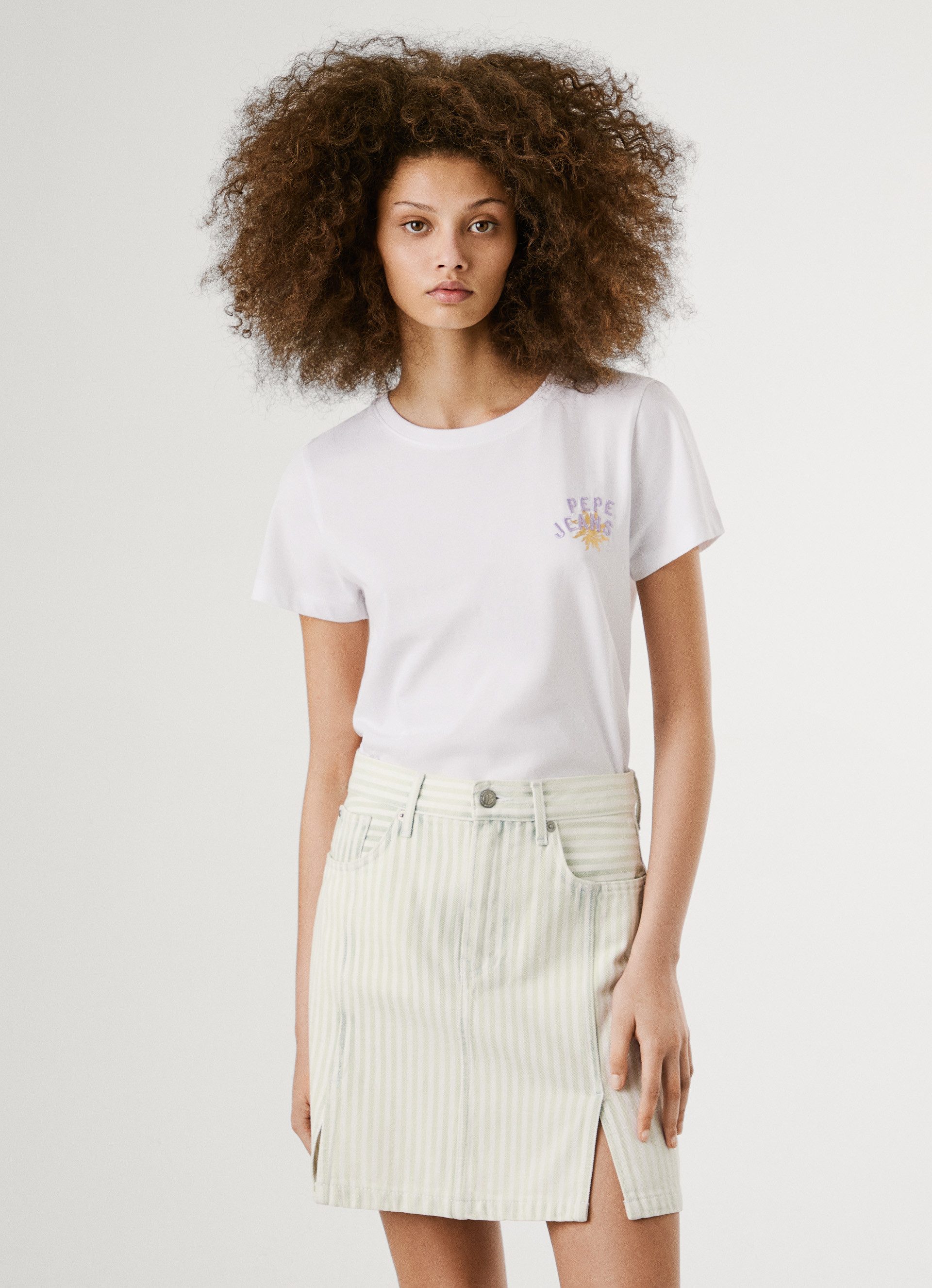 Pepe Jeans T-Shirt AMANDA mit Stick- und Druckelementen