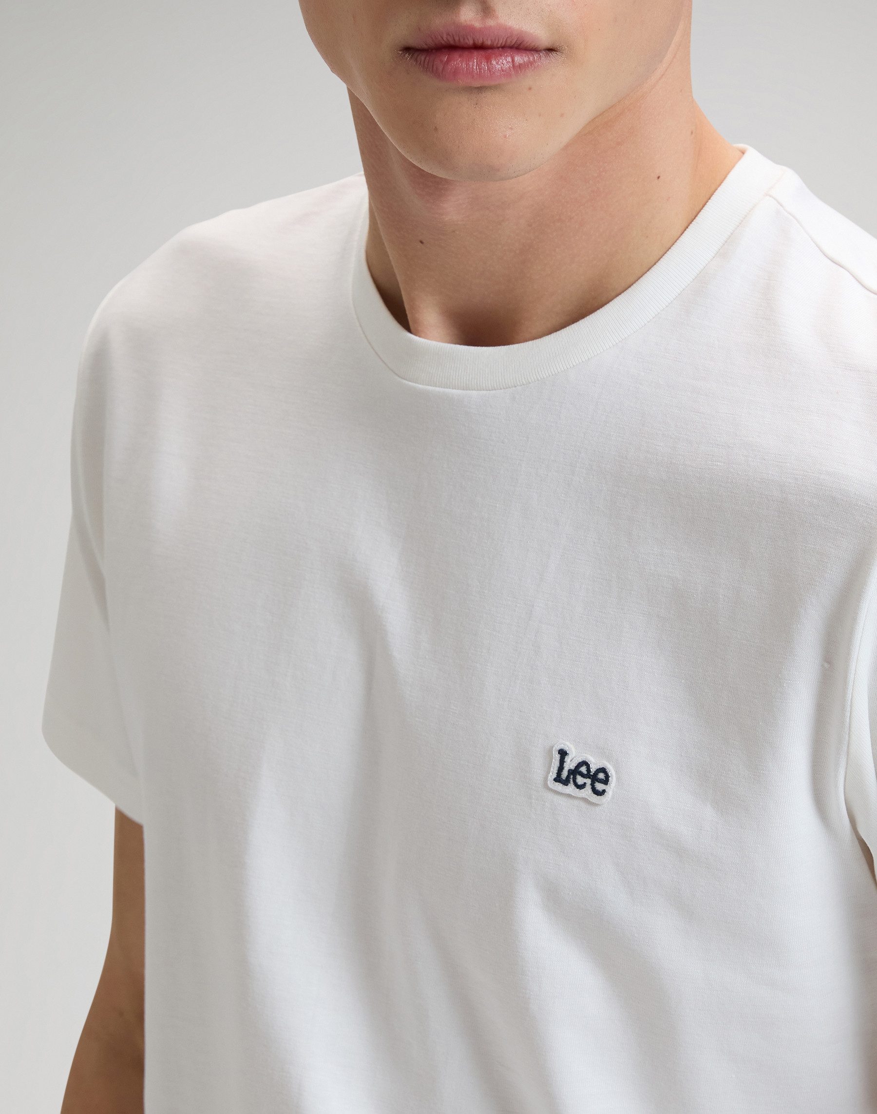 Lee® T-Shirt KA PATCH LOGO Auch ideal zum Unterziehen – Bild 4 von 5