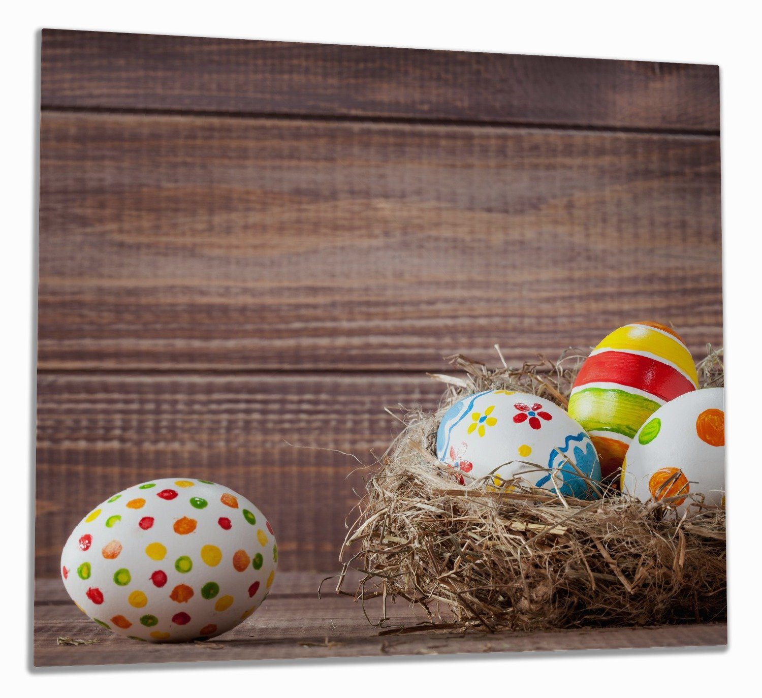 Wallario Herd-Abdeckplatte Bunte bemalte Eier an Ostern im Vorgelnest vor hölzerner Wand, ESG-Sicherheitsglas, (Glasplatte, 1 tlg., inkl. 5mm Noppen), verschiedene Größen